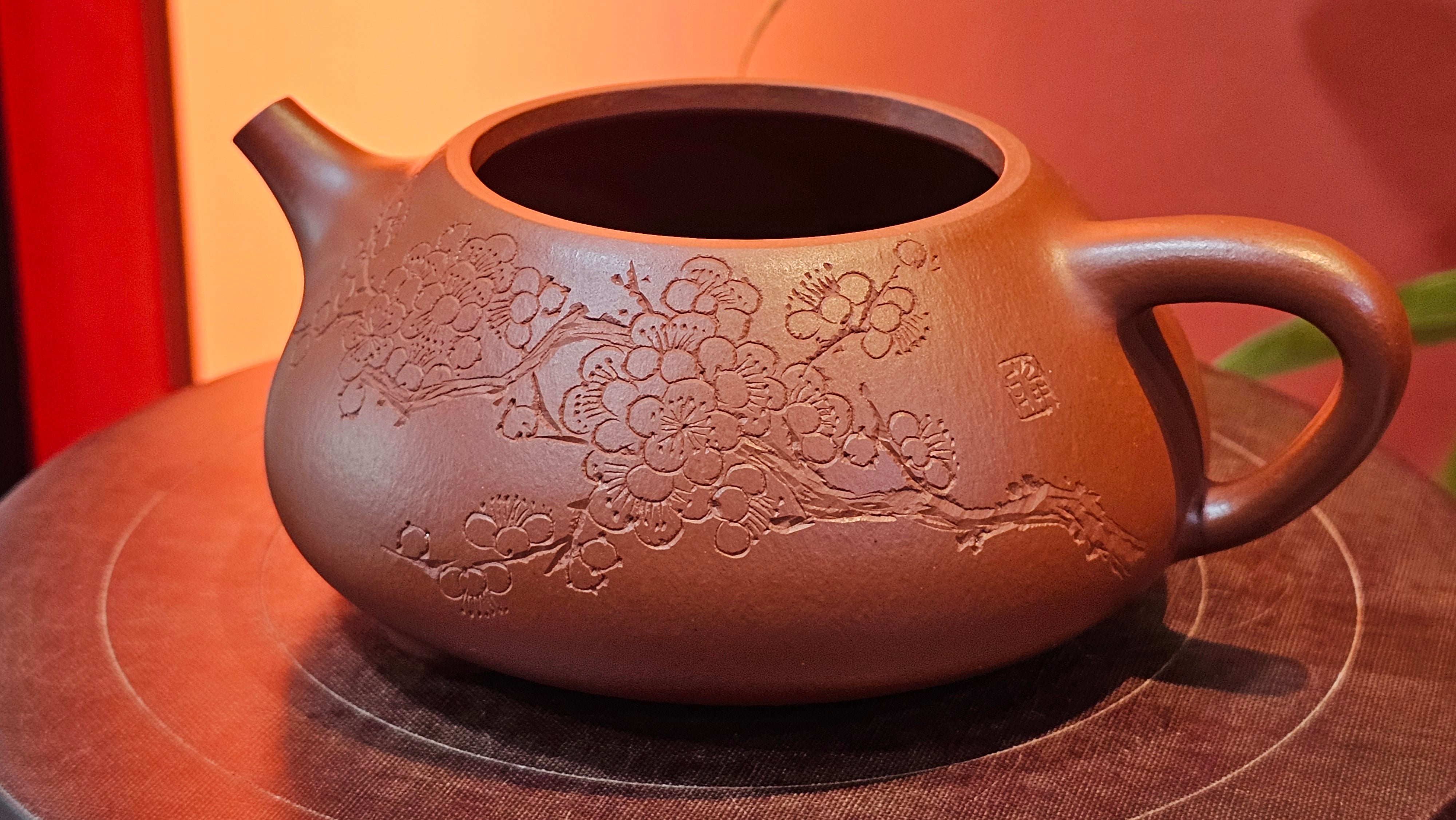 Jing Zhou Shi Piao 景舟石瓢, 276.3ml, Xiao Mei Yao Zhu Ni 小煤窑朱泥, by Craftsman Wang Xing 王兴; "暗香疏影" and Plum Blossoms Engraving by Craftsman Yi De Shu 一德书 ~!Congratulations to Prof A.G.! 0833hrs 10th August 2025! Long Beach, CA!