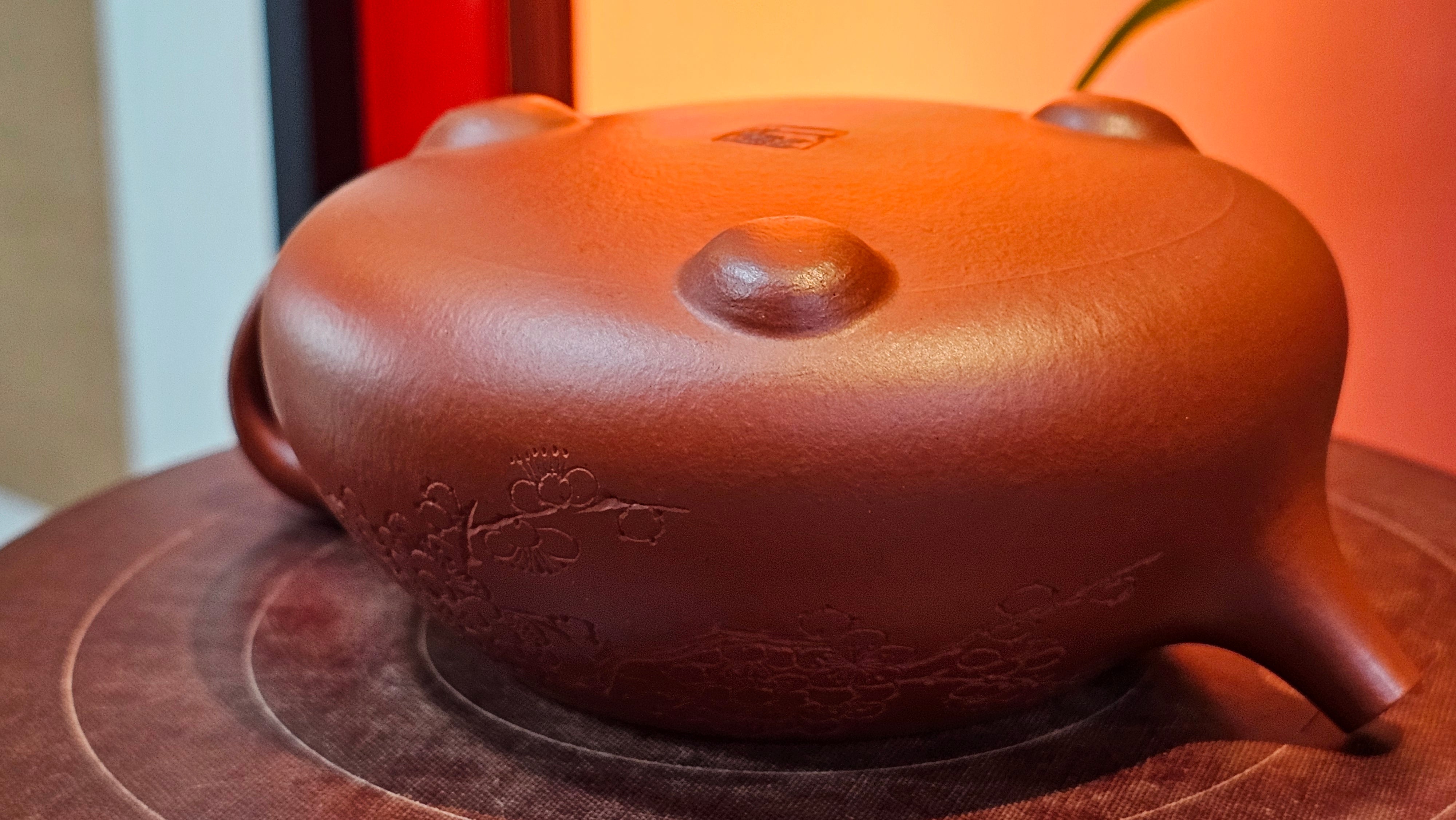 Jing Zhou Shi Piao 景舟石瓢, 276.3ml, Xiao Mei Yao Zhu Ni 小煤窑朱泥, by Craftsman Wang Xing 王兴; "暗香疏影" and Plum Blossoms Engraving by Craftsman Yi De Shu 一德书 ~!Congratulations to Prof A.G.! 0833hrs 10th August 2025! Long Beach, CA!