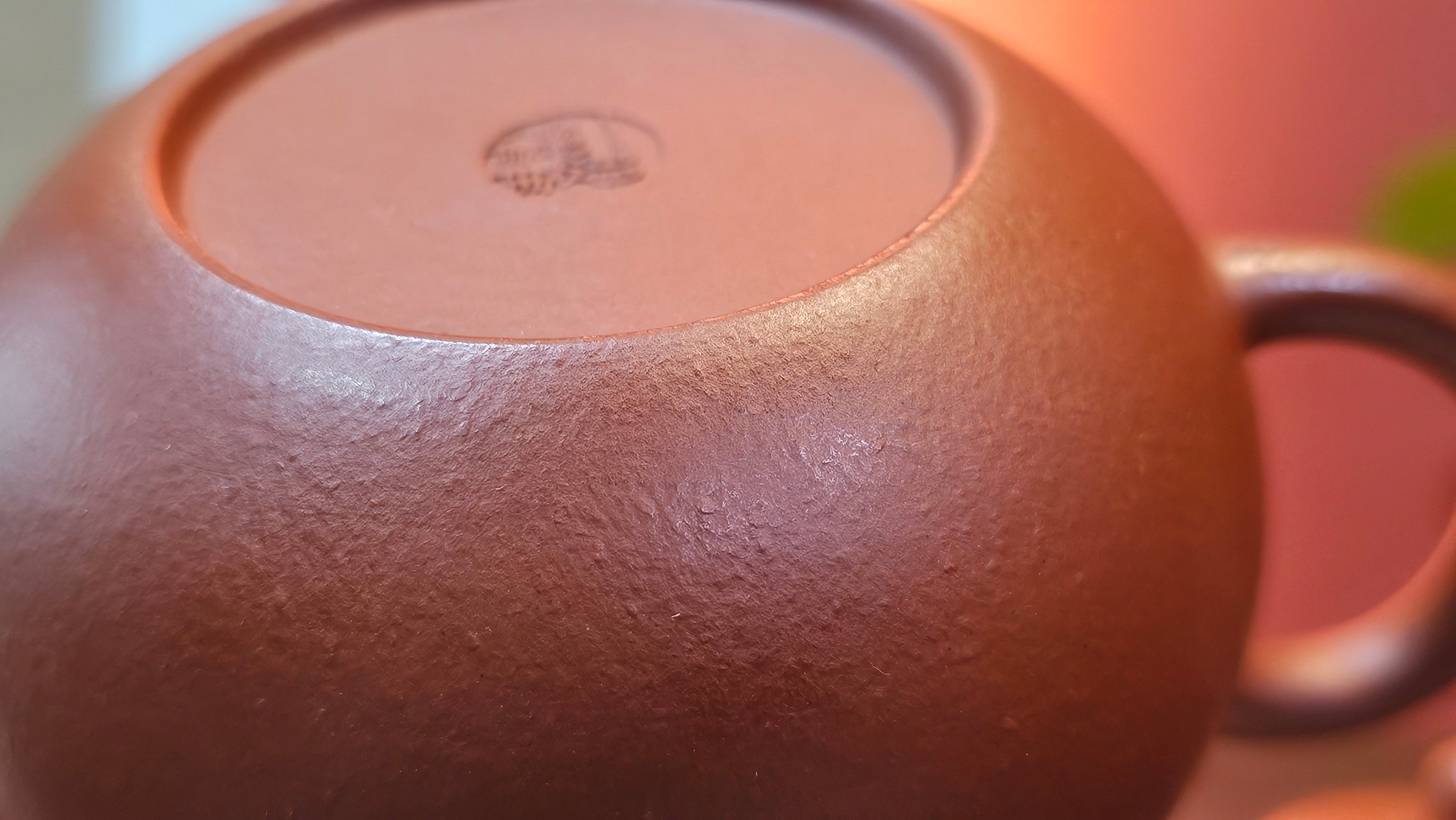 Li Xing 梨形, 169.3ml, Xiao Mei Yao Zhu Ni 小煤窑朱泥 by our Collaborative Craftsman Zhai Yi Yao 翟一耀, 梅花刻绘, Engraving of Bamboo and Calligraphy, by Craftsman Yi De Shu 一德书 ~ Congratulations to!Tea Sommr A.M., 1238hrs 16th August 2025, Padua! Italy🇮🇹!