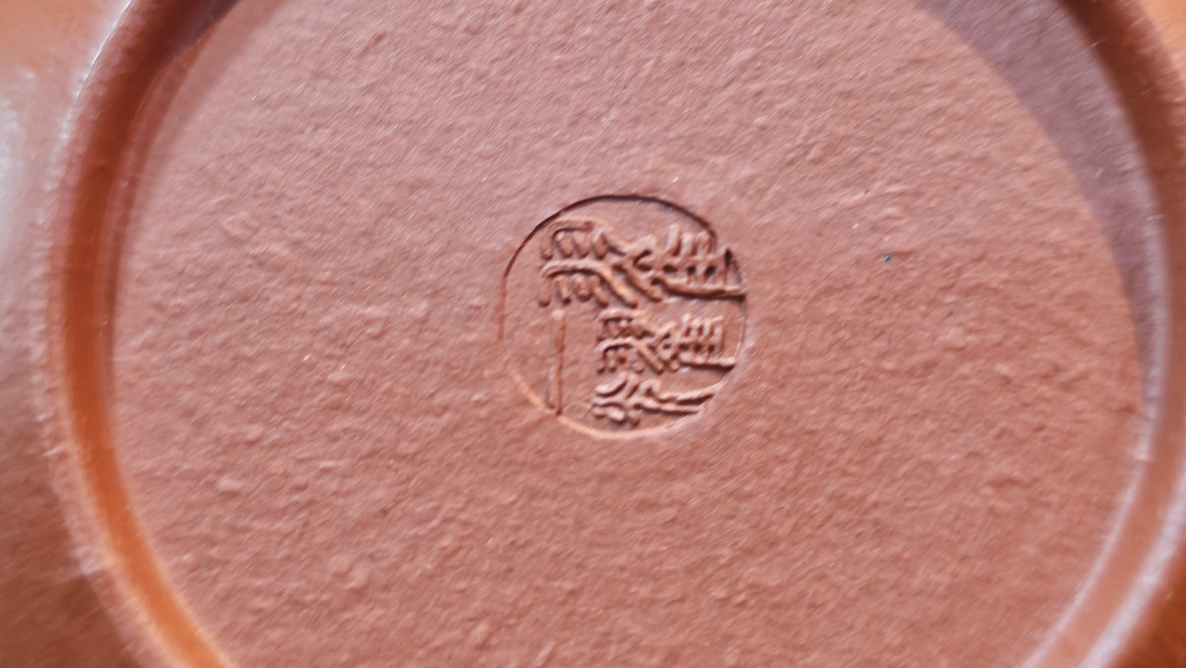 Li Xing 梨形, 169.3ml, Xiao Mei Yao Zhu Ni 小煤窑朱泥 by our Collaborative Craftsman Zhai Yi Yao 翟一耀, 梅花刻绘, Engraving of Bamboo and Calligraphy, by Craftsman Yi De Shu 一德书 ~ Congratulations to!Tea Sommr A.M., 1238hrs 16th August 2025, Padua! Italy🇮🇹!