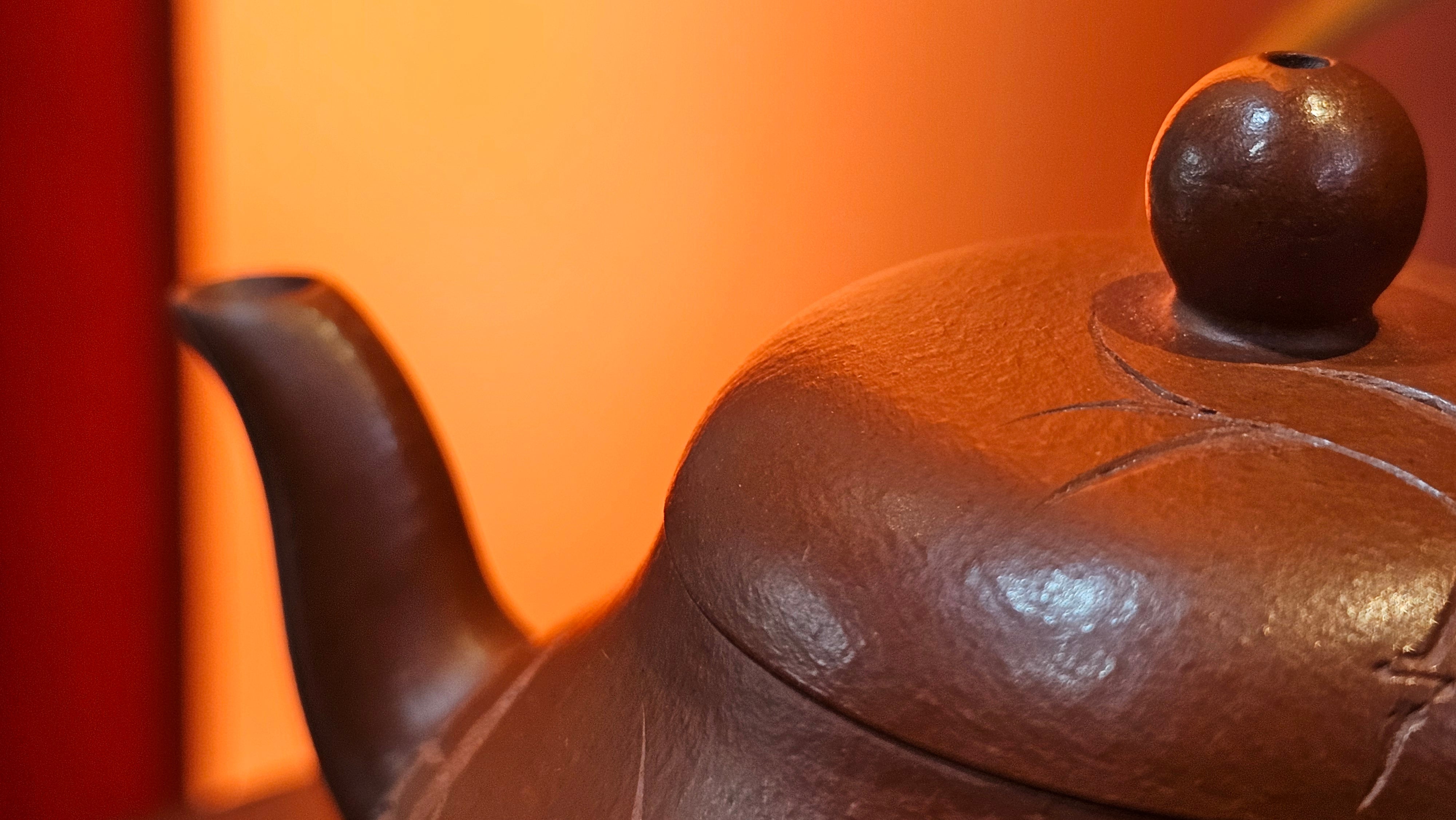 Li Xing 梨形, 169.3ml, Xiao Mei Yao Zhu Ni 小煤窑朱泥 by our Collaborative Craftsman Zhai Yi Yao 翟一耀, 梅花刻绘, Engraving of Bamboo and Calligraphy, by Craftsman Yi De Shu 一德书 ~ Congratulations to!Tea Sommr A.M., 1238hrs 16th August 2025, Padua! Italy🇮🇹!