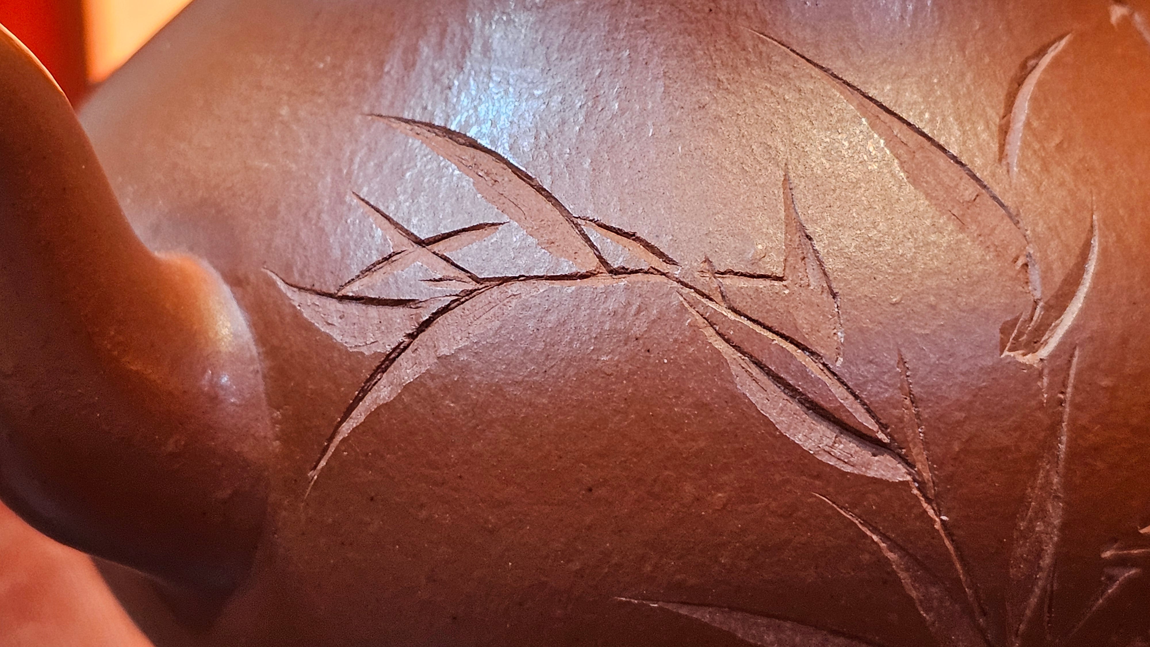 Li Xing 梨形, 169.3ml, Xiao Mei Yao Zhu Ni 小煤窑朱泥 by our Collaborative Craftsman Zhai Yi Yao 翟一耀, 梅花刻绘, Engraving of Bamboo and Calligraphy, by Craftsman Yi De Shu 一德书 ~ Congratulations to!Tea Sommr A.M., 1238hrs 16th August 2025, Padua! Italy🇮🇹!