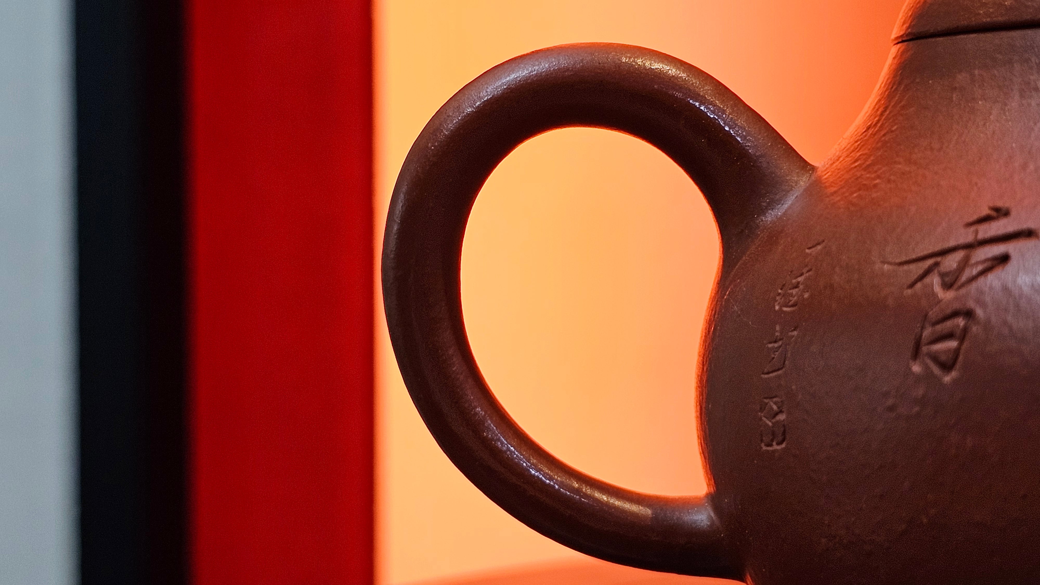 Li Xing 梨形, 169.3ml, Xiao Mei Yao Zhu Ni 小煤窑朱泥 by our Collaborative Craftsman Zhai Yi Yao 翟一耀, 梅花刻绘, Engraving of Bamboo and Calligraphy, by Craftsman Yi De Shu 一德书 ~ Congratulations to!Tea Sommr A.M., 1238hrs 16th August 2025, Padua! Italy🇮🇹!