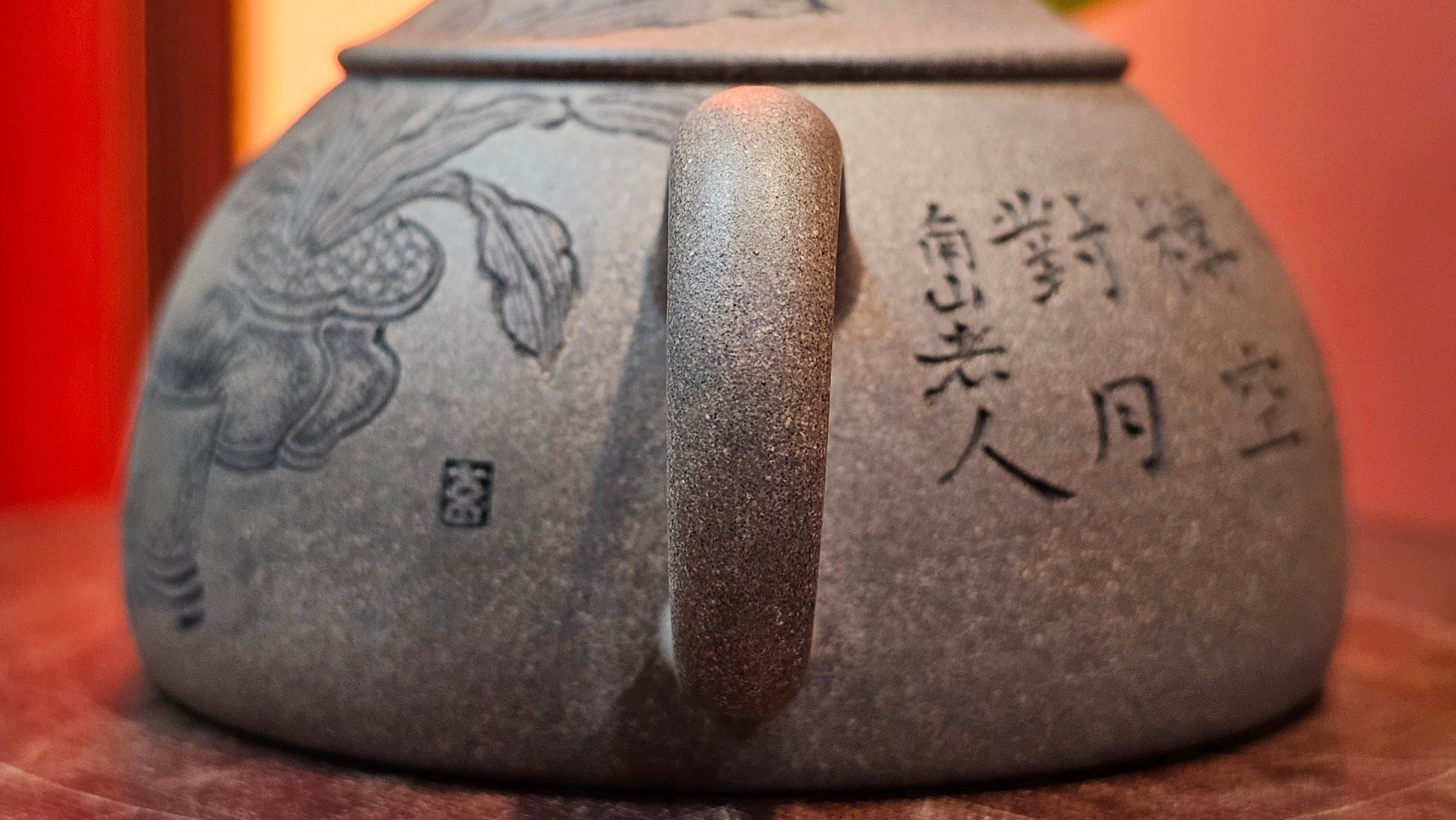 Ban Yue Hu《半月壶》~ "Half Moon Pot", 140.8ml, Qing Hui Duan 青灰段泥, by our Craftsman Zhang Huan 张欢, "Qing Gong Tu" 清供图 Engraving by Craftsman Nan Shan Lao Ren 南山老人 ~ Congratulations to Ms M.L.! 0831hrs 10th August 2025! Phoenix, AZ!