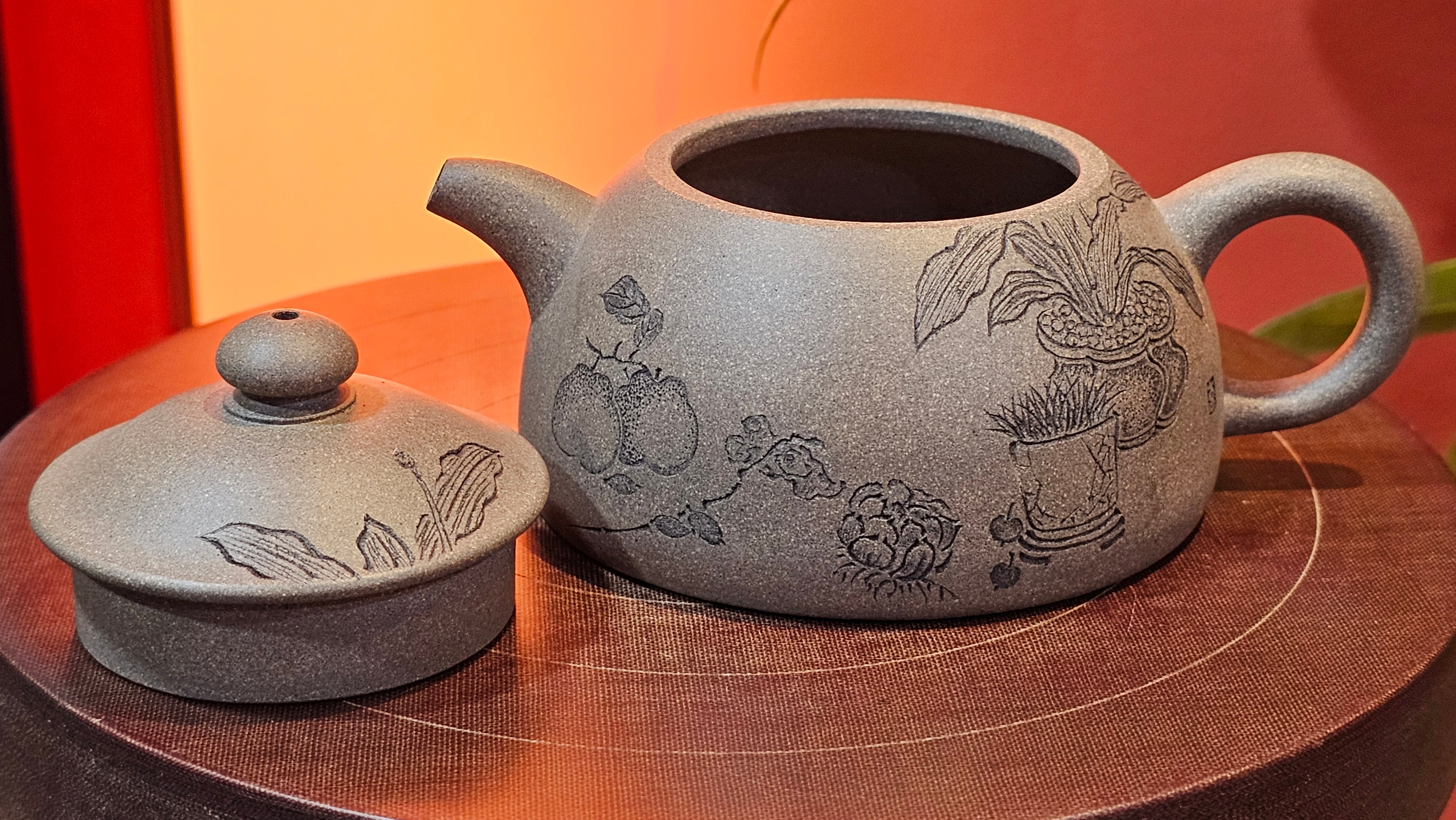 Ban Yue Hu《半月壶》~ "Half Moon Pot", 140.8ml, Qing Hui Duan 青灰段泥, by our Craftsman Zhang Huan 张欢, "Qing Gong Tu" 清供图 Engraving by Craftsman Nan Shan Lao Ren 南山老人 ~ Congratulations to Ms M.L.! 0831hrs 10th August 2025! Phoenix, AZ!