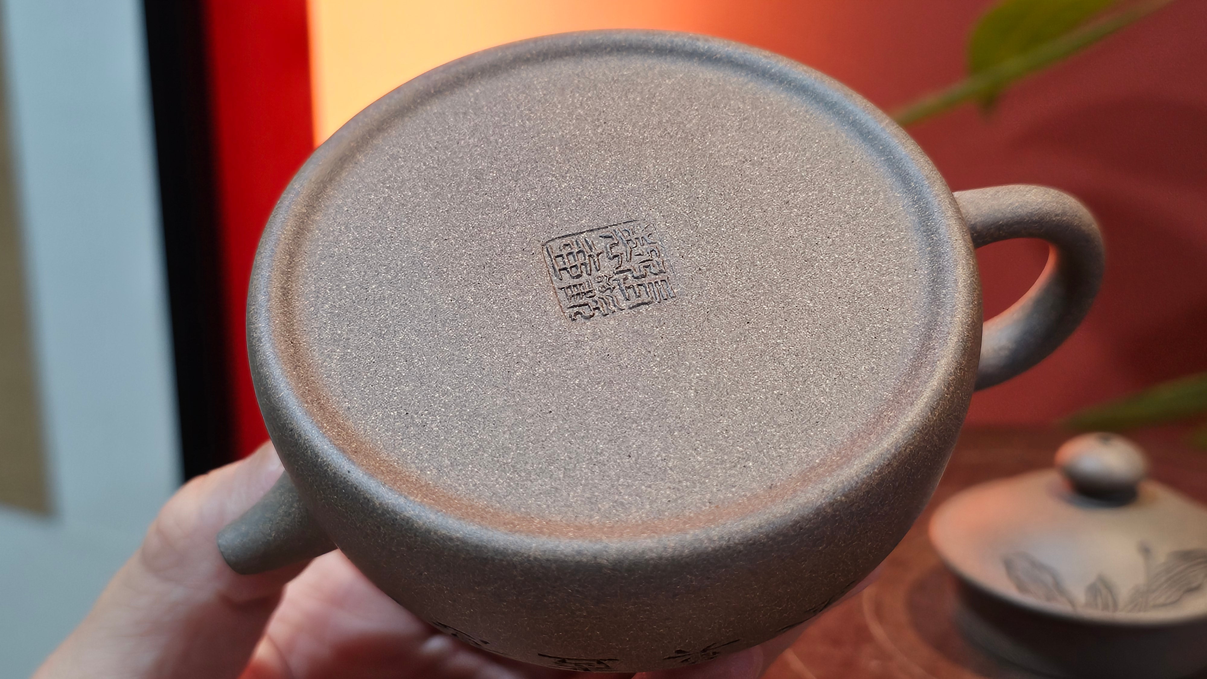 Ban Yue Hu《半月壶》~ "Half Moon Pot", 140.8ml, Qing Hui Duan 青灰段泥, by our Craftsman Zhang Huan 张欢, "Qing Gong Tu" 清供图 Engraving by Craftsman Nan Shan Lao Ren 南山老人 ~ Congratulations to Ms M.L.! 0831hrs 10th August 2025! Phoenix, AZ!