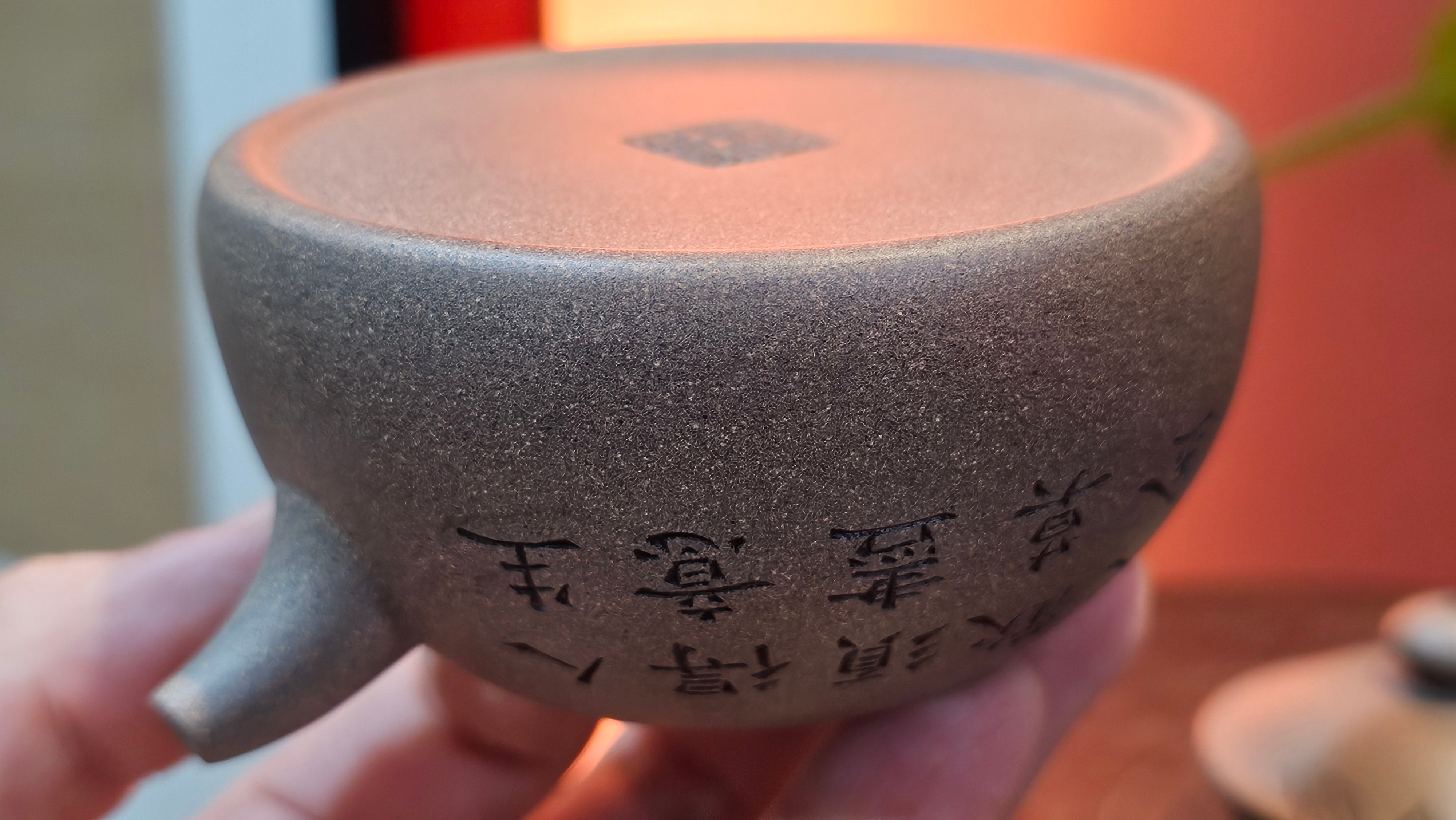 Ban Yue Hu《半月壶》~ "Half Moon Pot", 140.8ml, Qing Hui Duan 青灰段泥, by our Craftsman Zhang Huan 张欢, "Qing Gong Tu" 清供图 Engraving by Craftsman Nan Shan Lao Ren 南山老人 ~ Congratulations to Ms M.L.! 0831hrs 10th August 2025! Phoenix, AZ!