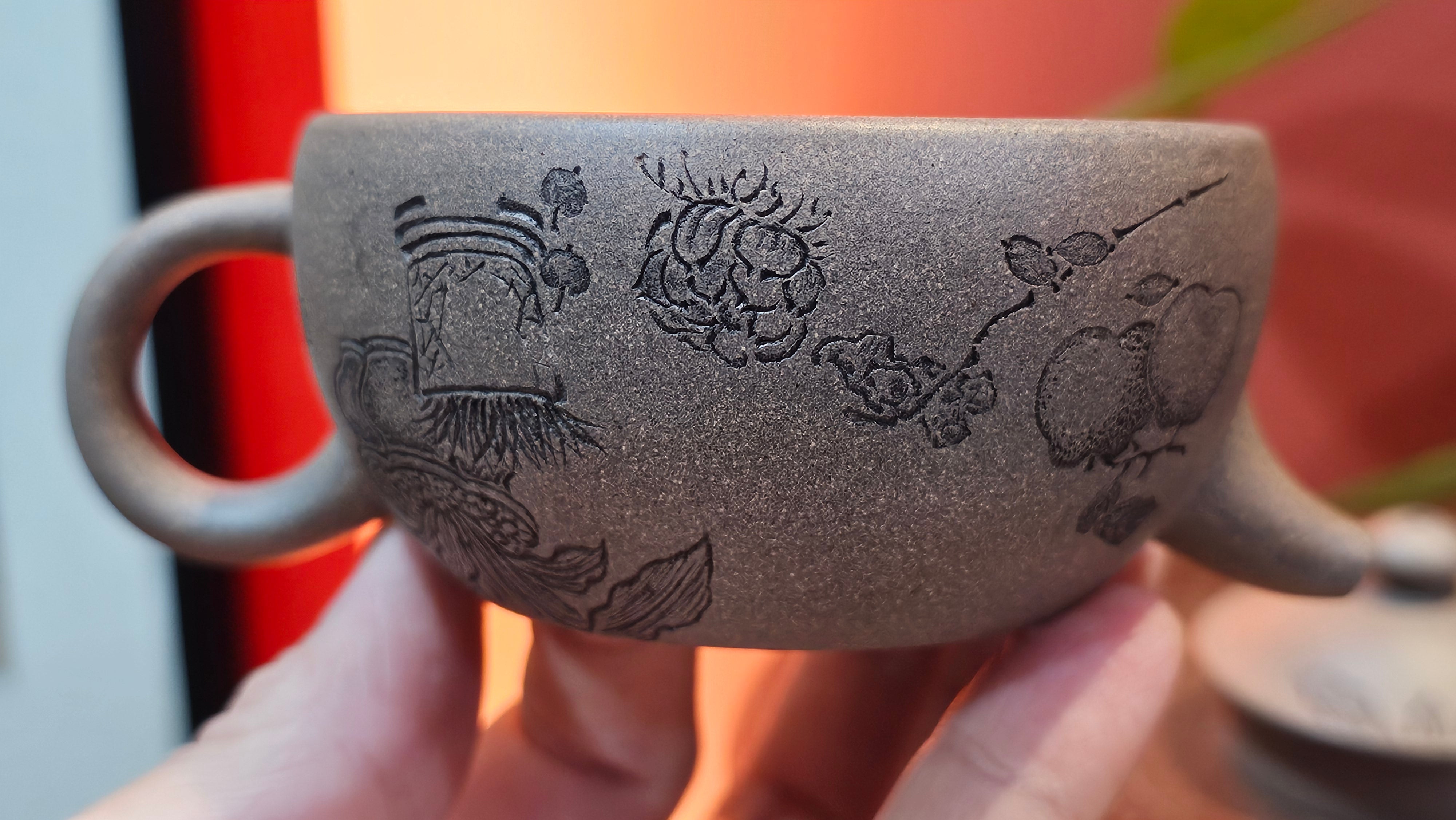 Ban Yue Hu《半月壶》~ "Half Moon Pot", 140.8ml, Qing Hui Duan 青灰段泥, by our Craftsman Zhang Huan 张欢, "Qing Gong Tu" 清供图 Engraving by Craftsman Nan Shan Lao Ren 南山老人 ~ Congratulations to Ms M.L.! 0831hrs 10th August 2025! Phoenix, AZ!