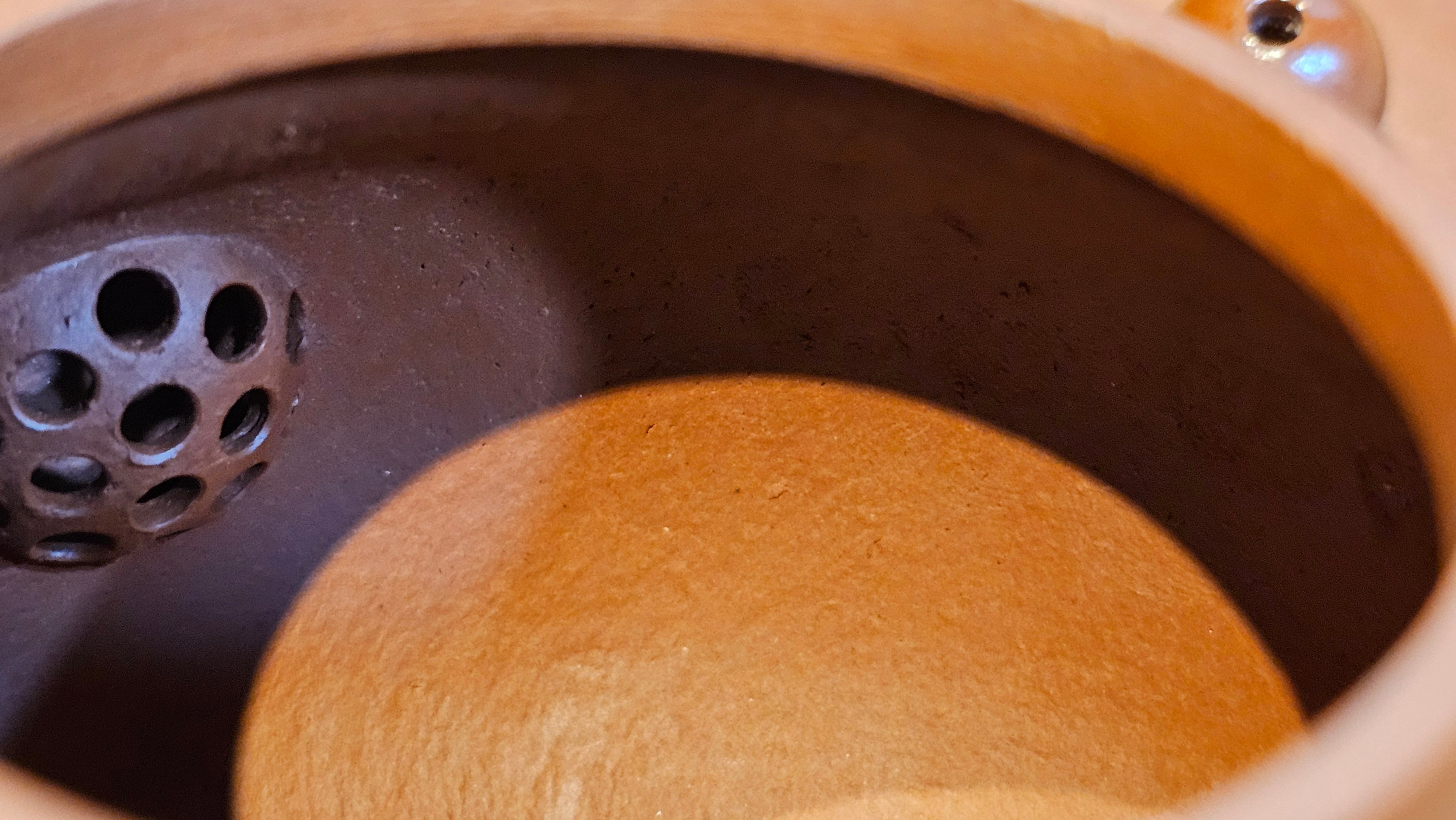 Li Xing 梨形, 169.3ml, Xiao Mei Yao Zhu Ni 小煤窑朱泥 by our Collaborative Craftsman Zhai Yi Yao 翟一耀, 梅花刻绘, Engraving of Bamboo and Calligraphy, by Craftsman Yi De Shu 一德书 ~ Congratulations to!Tea Sommr A.M., 1238hrs 16th August 2025, Padua! Italy🇮🇹!