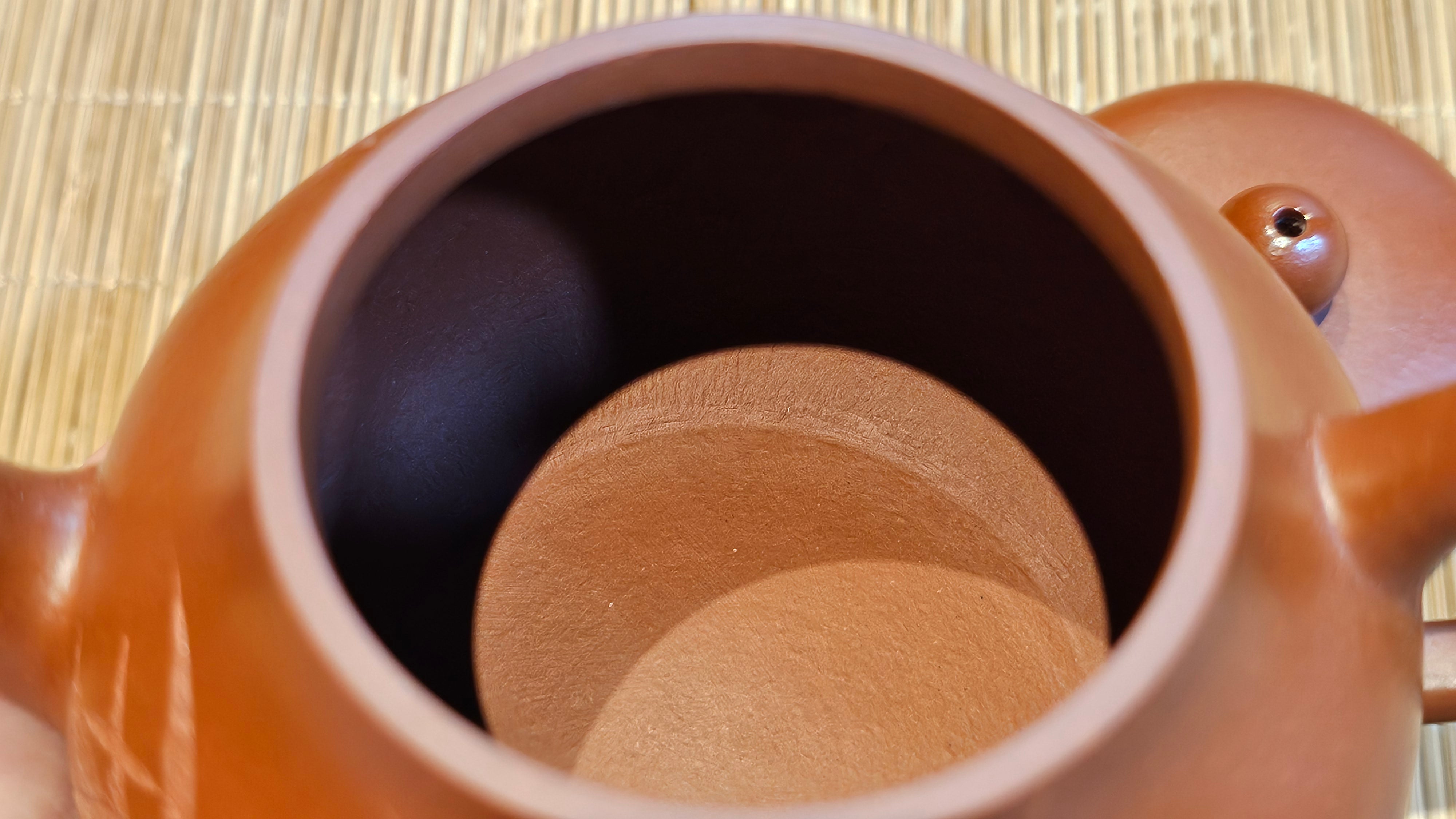 Li Xing 梨形, 169.3ml, Xiao Mei Yao Zhu Ni 小煤窑朱泥 by our Collaborative Craftsman Zhai Yi Yao 翟一耀, 梅花刻绘, Engraving of Bamboo and Calligraphy, by Craftsman Yi De Shu 一德书 ~ Congratulations to!Tea Sommr A.M., 1238hrs 16th August 2025, Padua! Italy🇮🇹!