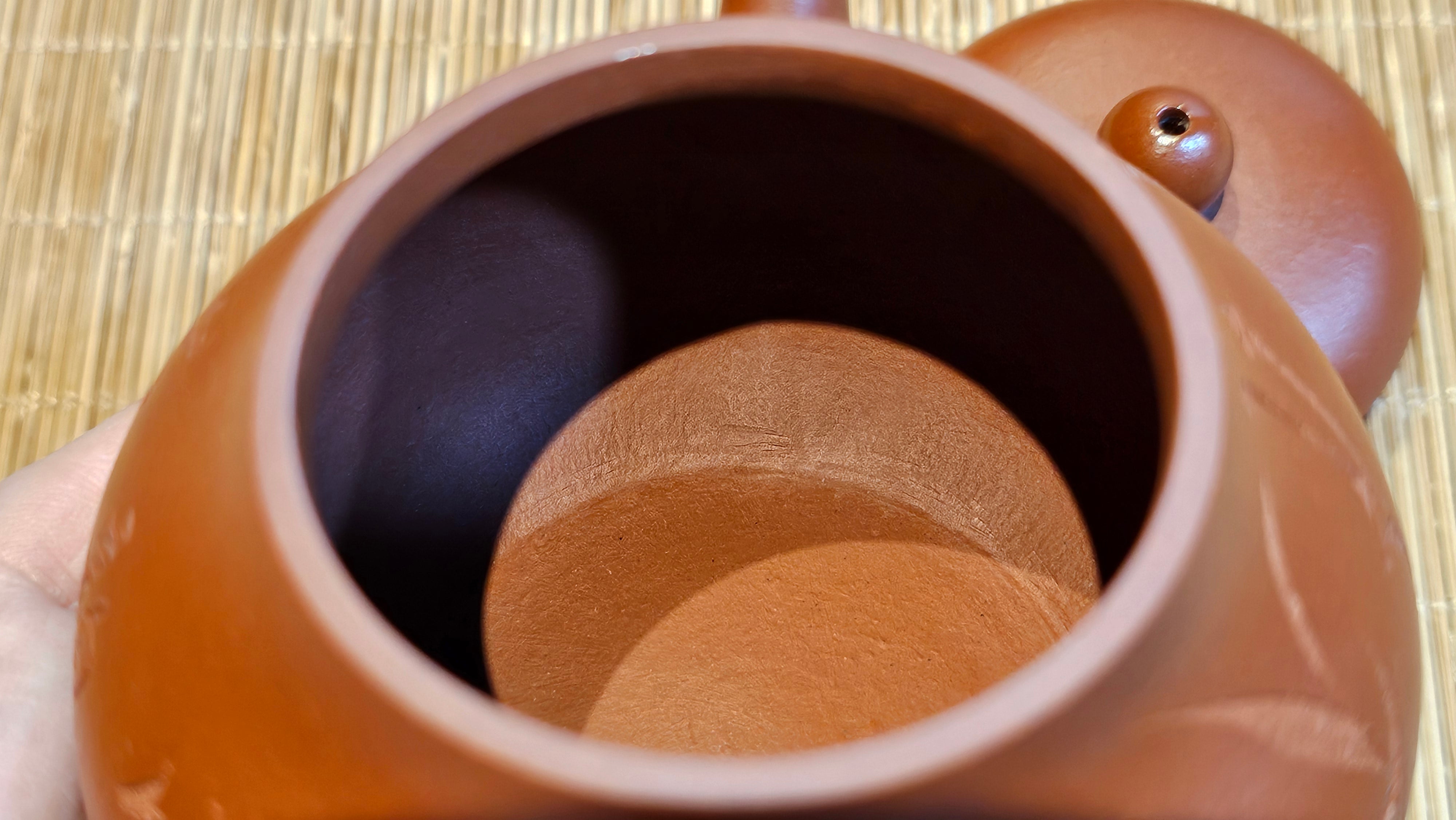 Li Xing 梨形, 169.3ml, Xiao Mei Yao Zhu Ni 小煤窑朱泥 by our Collaborative Craftsman Zhai Yi Yao 翟一耀, 梅花刻绘, Engraving of Bamboo and Calligraphy, by Craftsman Yi De Shu 一德书 ~ Congratulations to!Tea Sommr A.M., 1238hrs 16th August 2025, Padua! Italy🇮🇹!