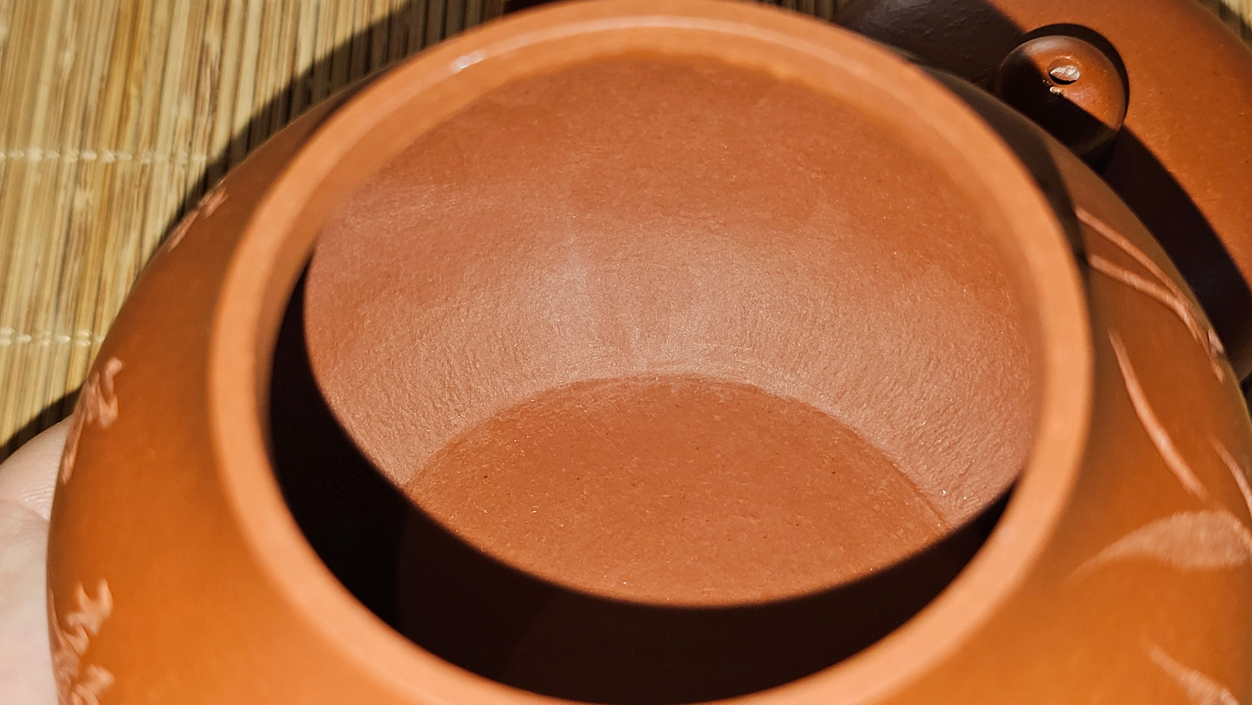 Li Xing 梨形, 169.3ml, Xiao Mei Yao Zhu Ni 小煤窑朱泥 by our Collaborative Craftsman Zhai Yi Yao 翟一耀, 梅花刻绘, Engraving of Bamboo and Calligraphy, by Craftsman Yi De Shu 一德书 ~ Congratulations to!Tea Sommr A.M., 1238hrs 16th August 2025, Padua! Italy🇮🇹!