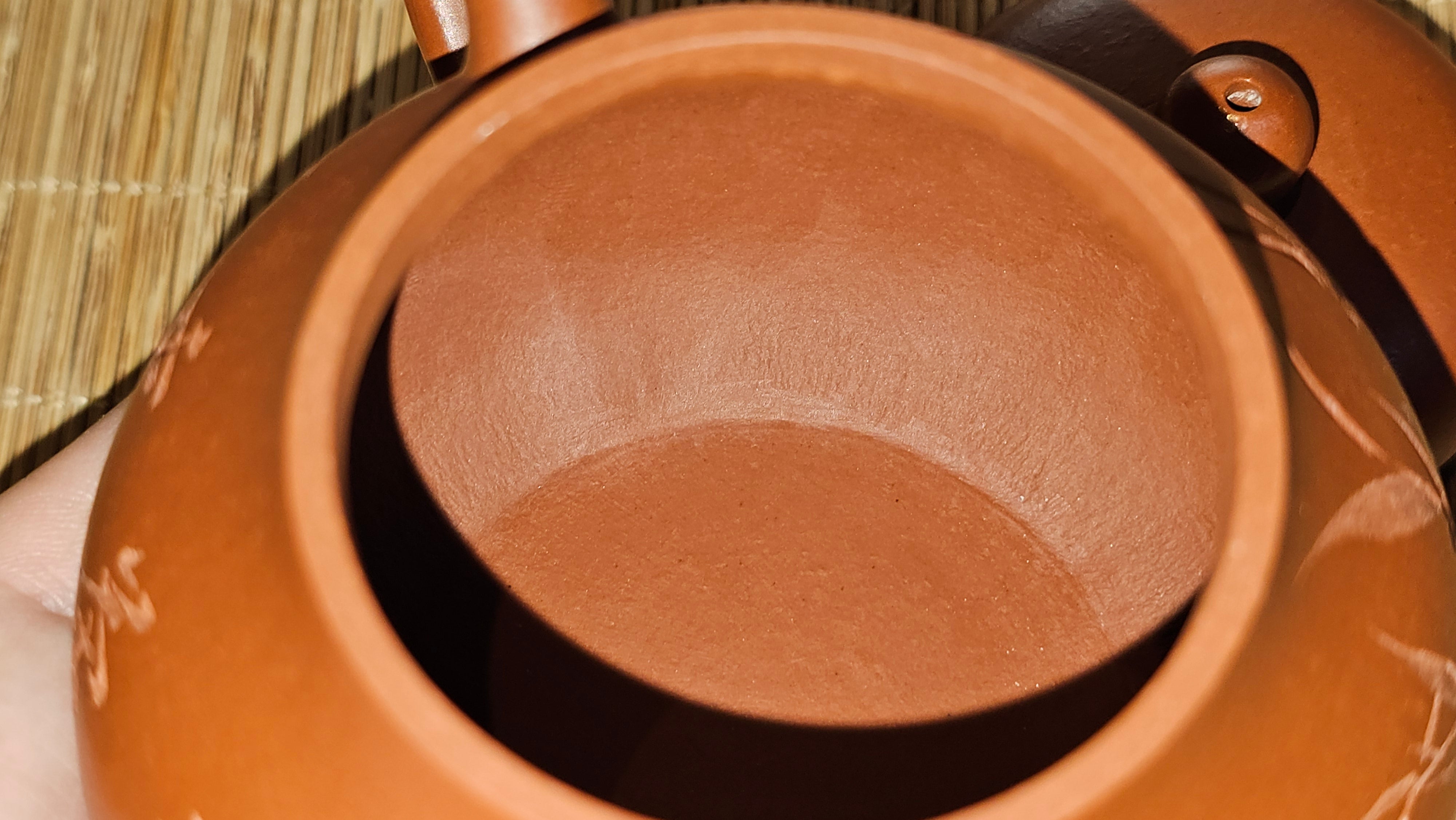 Li Xing 梨形, 169.3ml, Xiao Mei Yao Zhu Ni 小煤窑朱泥 by our Collaborative Craftsman Zhai Yi Yao 翟一耀, 梅花刻绘, Engraving of Bamboo and Calligraphy, by Craftsman Yi De Shu 一德书 ~ Congratulations to!Tea Sommr A.M., 1238hrs 16th August 2025, Padua! Italy🇮🇹!