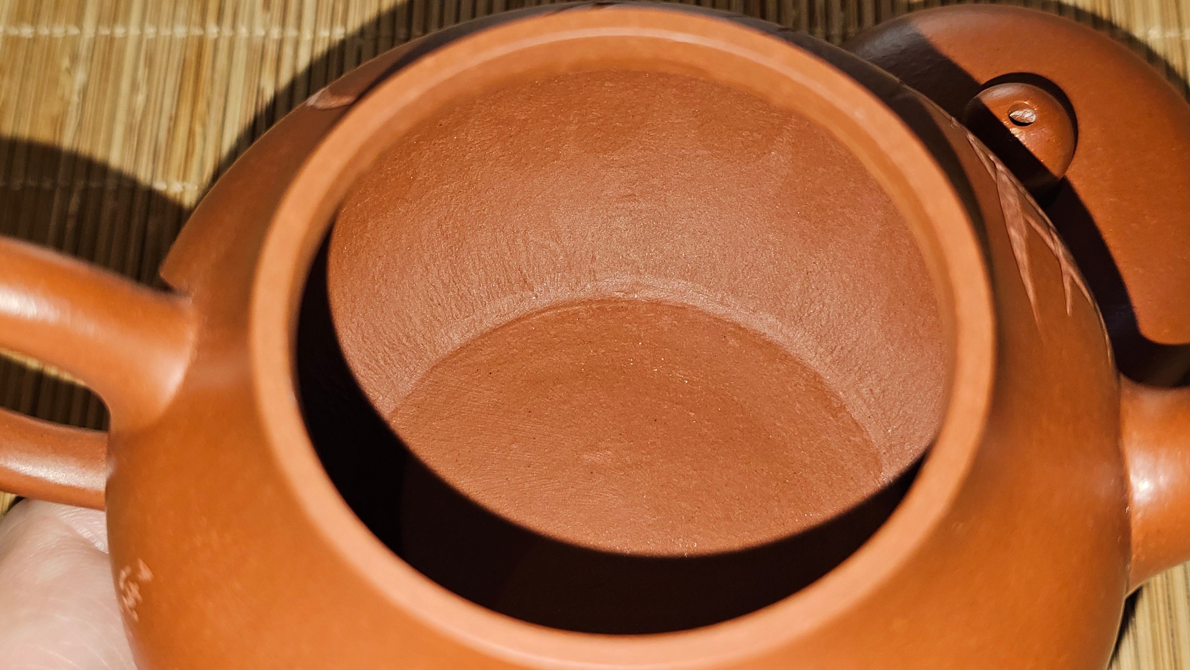 Li Xing 梨形, 169.3ml, Xiao Mei Yao Zhu Ni 小煤窑朱泥 by our Collaborative Craftsman Zhai Yi Yao 翟一耀, 梅花刻绘, Engraving of Bamboo and Calligraphy, by Craftsman Yi De Shu 一德书 ~ Congratulations to!Tea Sommr A.M., 1238hrs 16th August 2025, Padua! Italy🇮🇹!