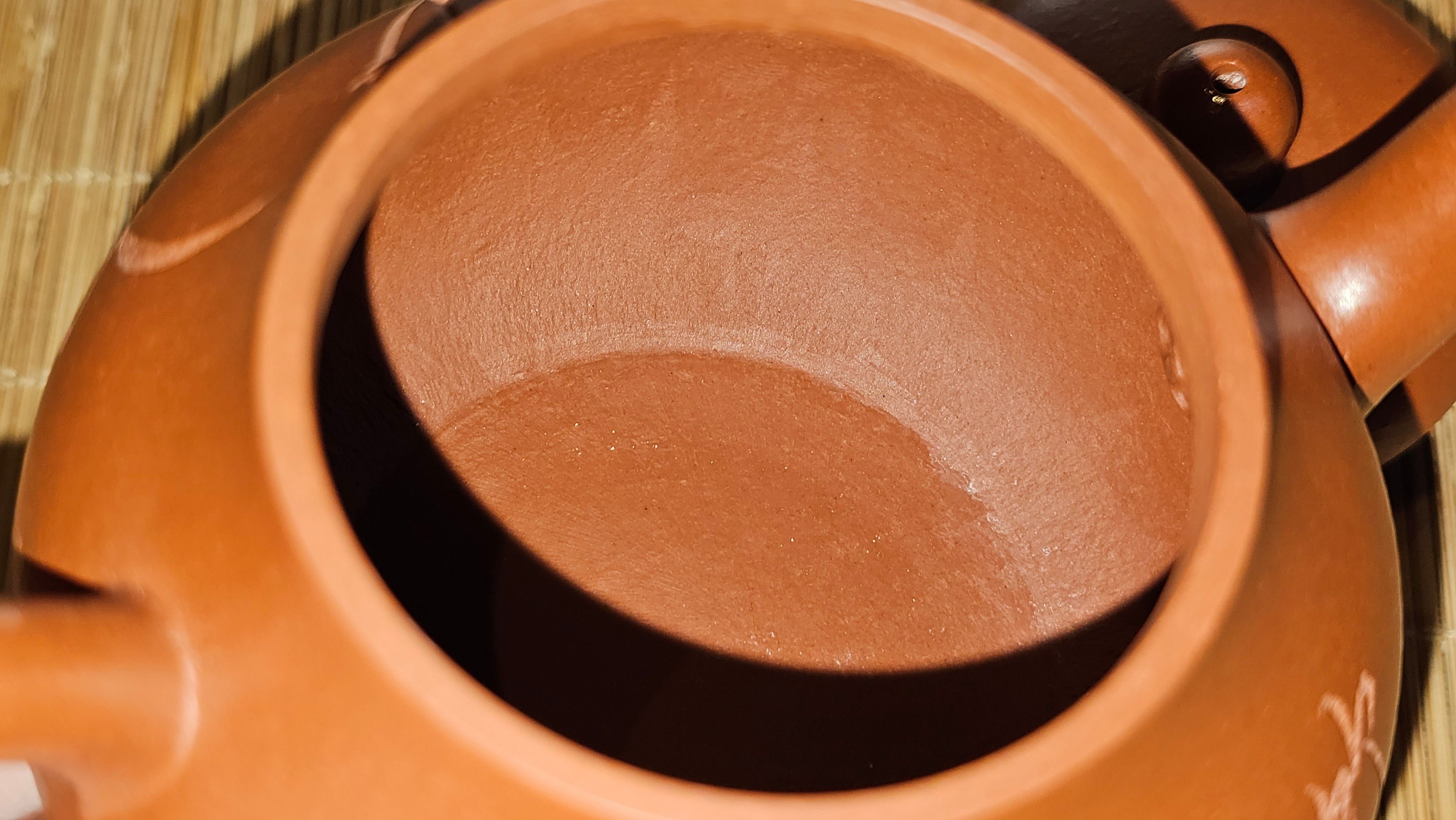 Li Xing 梨形, 169.3ml, Xiao Mei Yao Zhu Ni 小煤窑朱泥 by our Collaborative Craftsman Zhai Yi Yao 翟一耀, 梅花刻绘, Engraving of Bamboo and Calligraphy, by Craftsman Yi De Shu 一德书 ~ Congratulations to!Tea Sommr A.M., 1238hrs 16th August 2025, Padua! Italy🇮🇹!