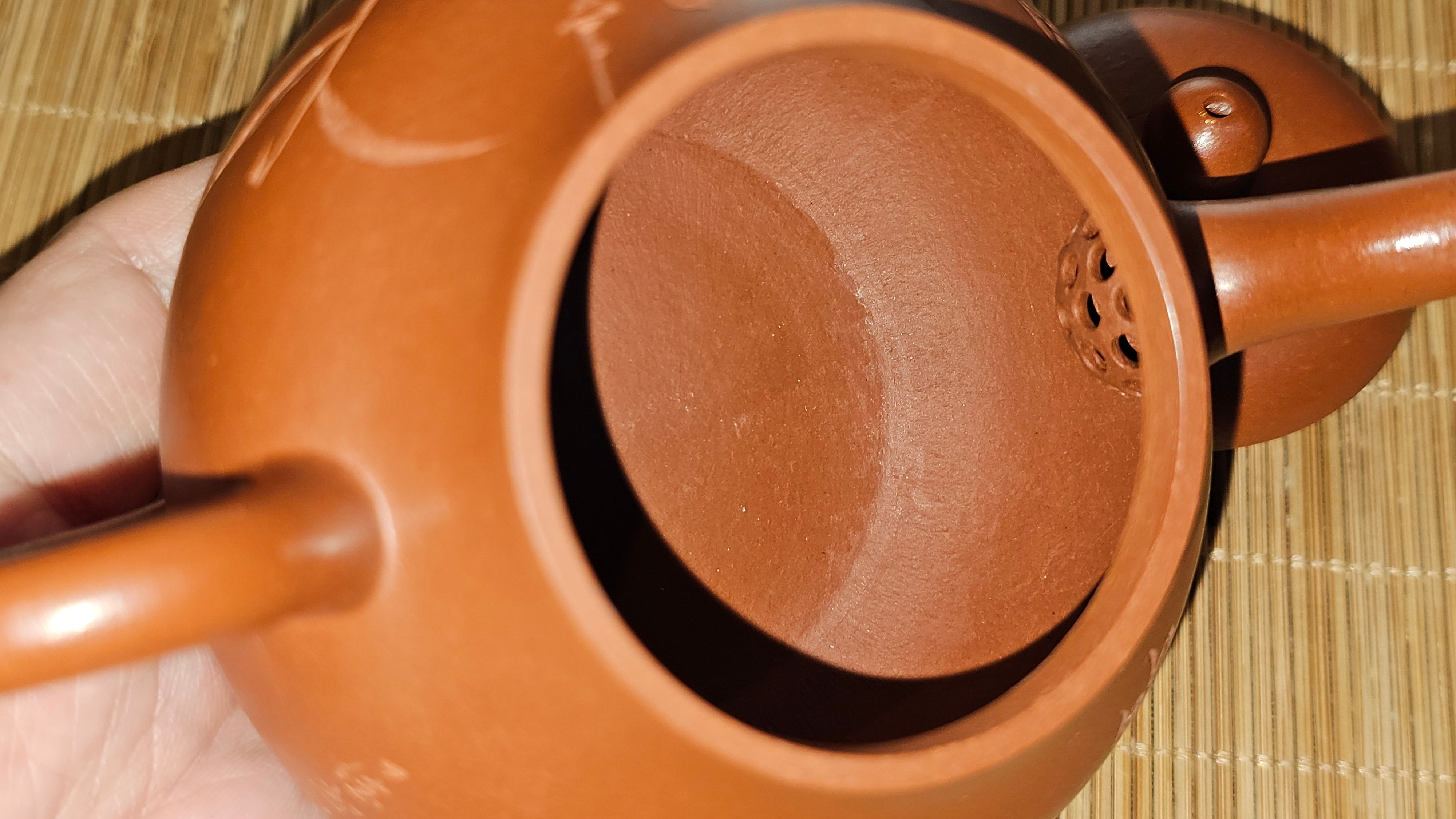 Li Xing 梨形, 169.3ml, Xiao Mei Yao Zhu Ni 小煤窑朱泥 by our Collaborative Craftsman Zhai Yi Yao 翟一耀, 梅花刻绘, Engraving of Bamboo and Calligraphy, by Craftsman Yi De Shu 一德书 ~ Congratulations to!Tea Sommr A.M., 1238hrs 16th August 2025, Padua! Italy🇮🇹!