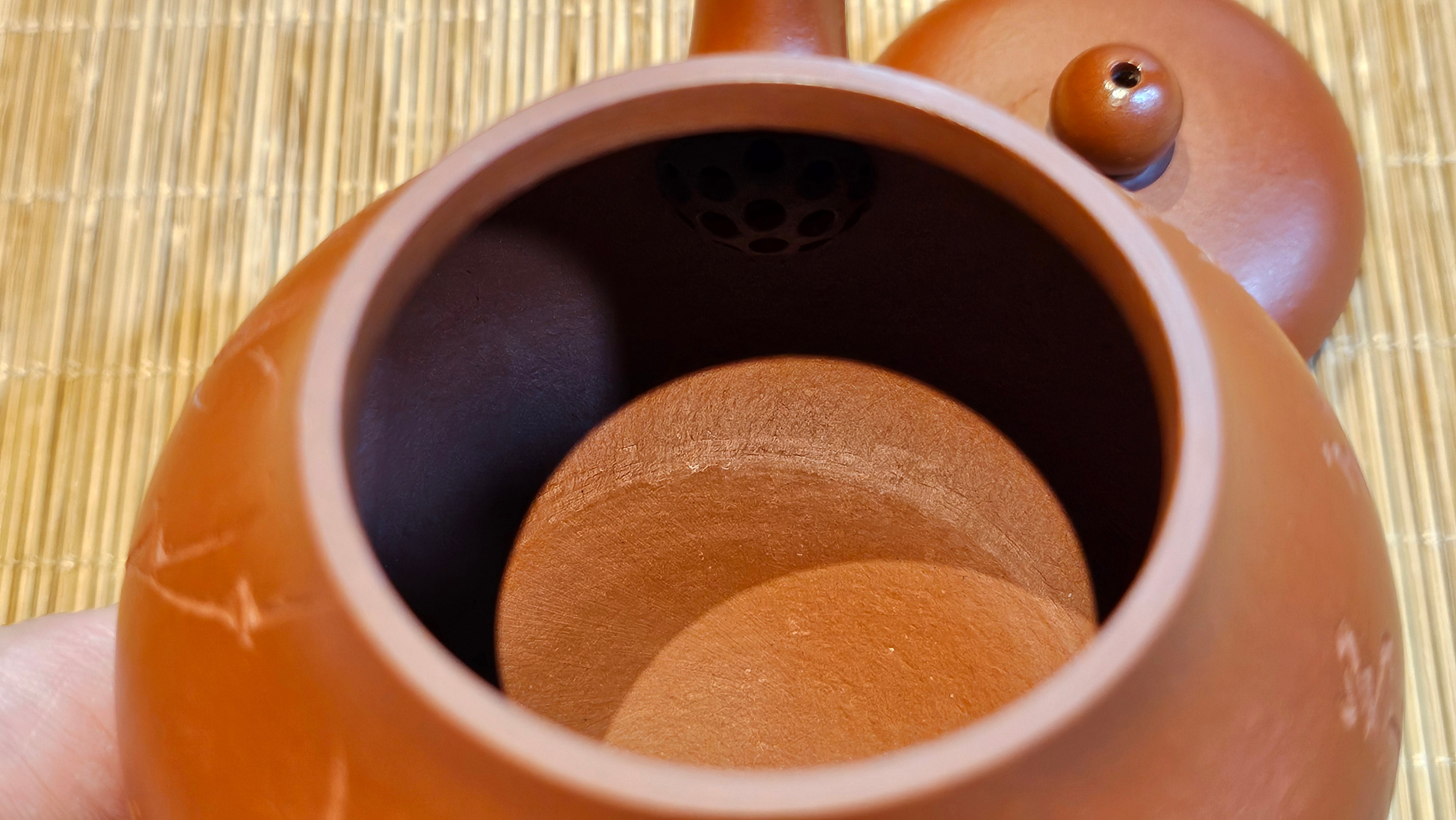 Li Xing 梨形, 169.3ml, Xiao Mei Yao Zhu Ni 小煤窑朱泥 by our Collaborative Craftsman Zhai Yi Yao 翟一耀, 梅花刻绘, Engraving of Bamboo and Calligraphy, by Craftsman Yi De Shu 一德书 ~ Congratulations to!Tea Sommr A.M., 1238hrs 16th August 2025, Padua! Italy🇮🇹!