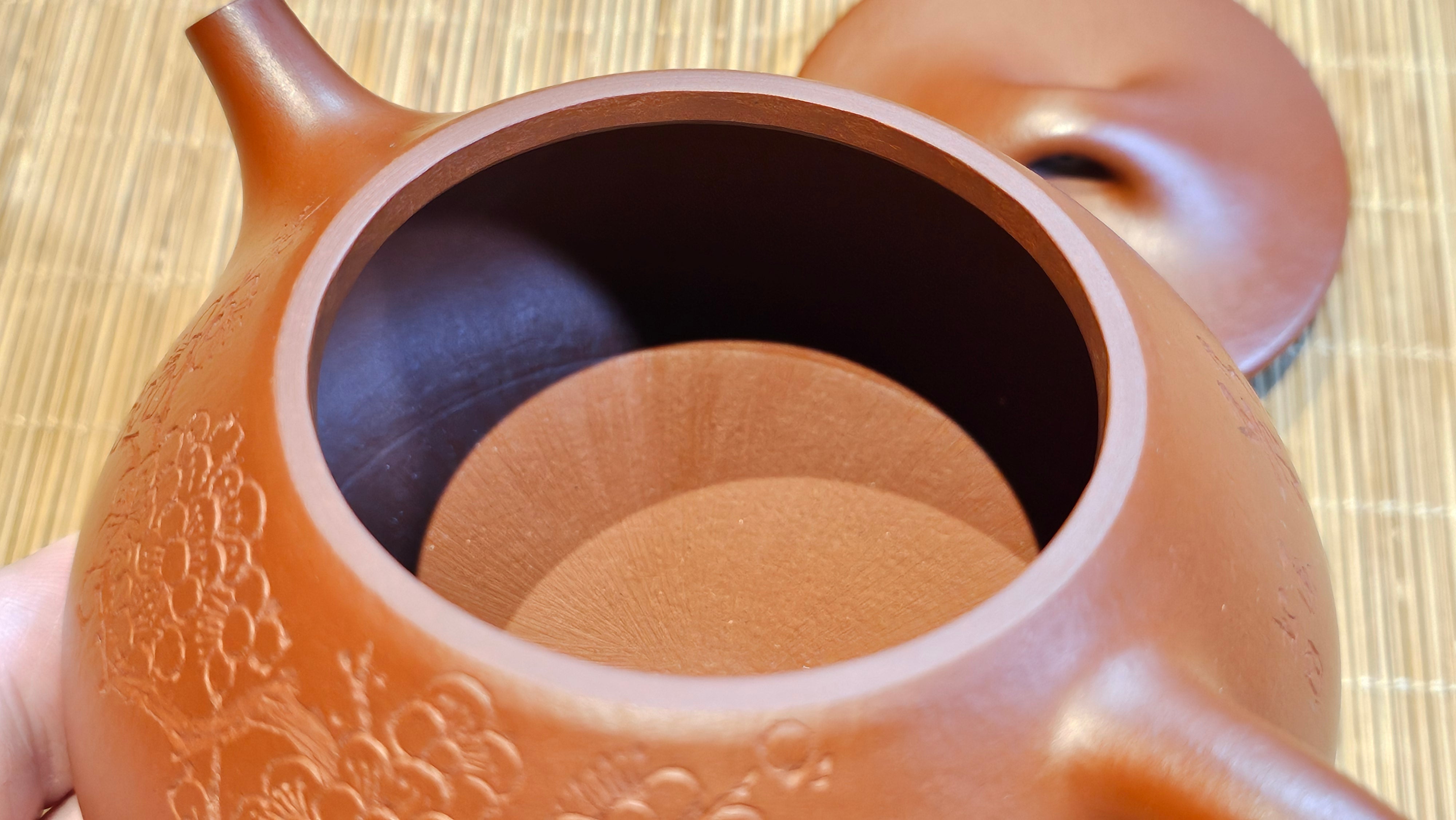 Jing Zhou Shi Piao 景舟石瓢, 276.3ml, Xiao Mei Yao Zhu Ni 小煤窑朱泥, by Craftsman Wang Xing 王兴; "暗香疏影" and Plum Blossoms Engraving by Craftsman Yi De Shu 一德书 ~!Congratulations to Prof A.G.! 0833hrs 10th August 2025! Long Beach, CA!