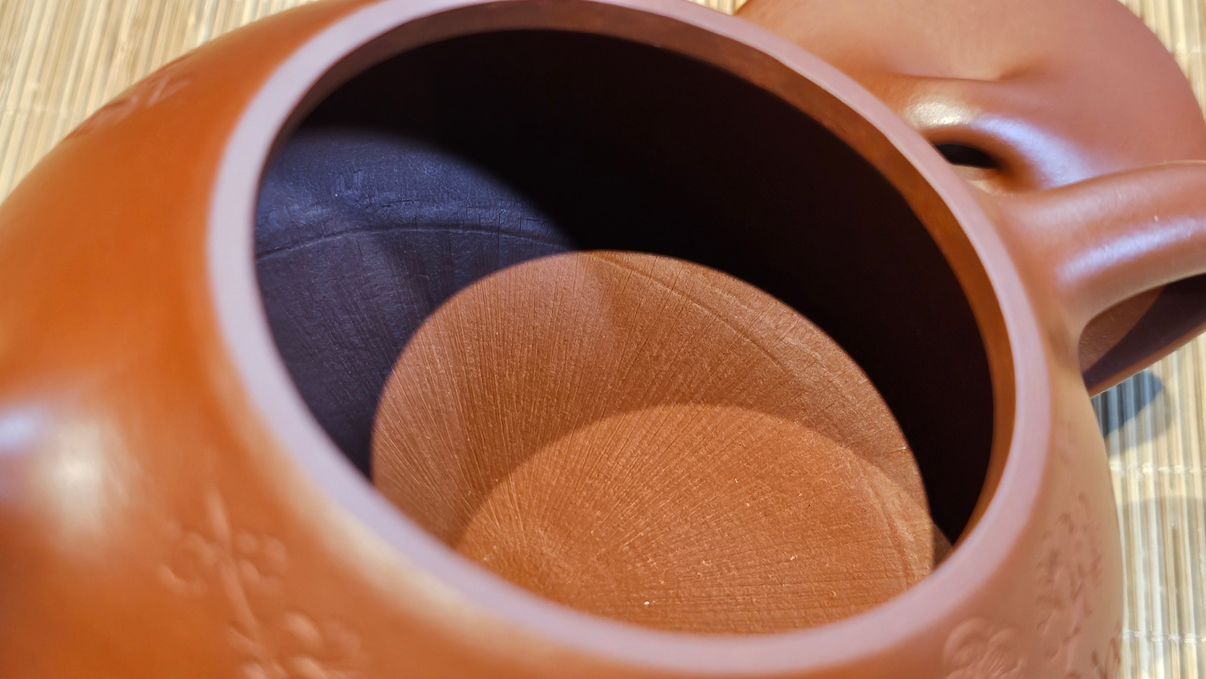 Jing Zhou Shi Piao 景舟石瓢, 276.3ml, Xiao Mei Yao Zhu Ni 小煤窑朱泥, by Craftsman Wang Xing 王兴; "暗香疏影" and Plum Blossoms Engraving by Craftsman Yi De Shu 一德书 ~!Congratulations to Prof A.G.! 0833hrs 10th August 2025! Long Beach, CA!