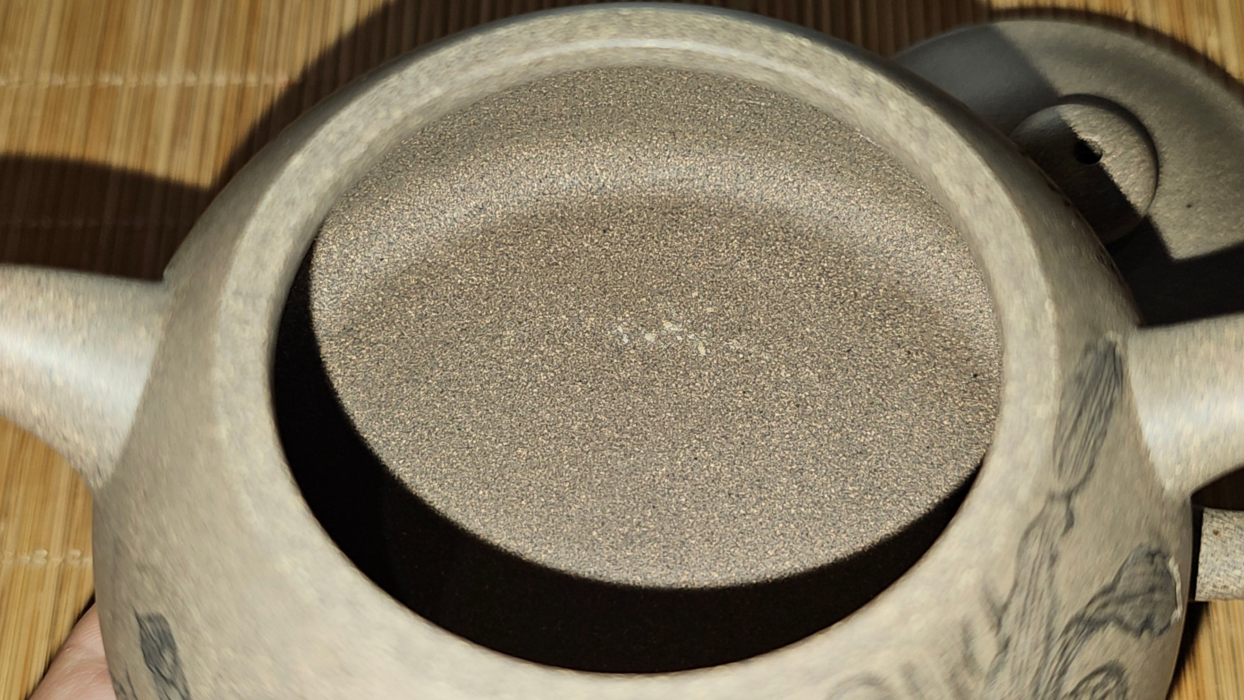 Ban Yue Hu《半月壶》~ "Half Moon Pot", 140.8ml, Qing Hui Duan 青灰段泥, by our Craftsman Zhang Huan 张欢, "Qing Gong Tu" 清供图 Engraving by Craftsman Nan Shan Lao Ren 南山老人 ~ Congratulations to Ms M.L.! 0831hrs 10th August 2025! Phoenix, AZ!