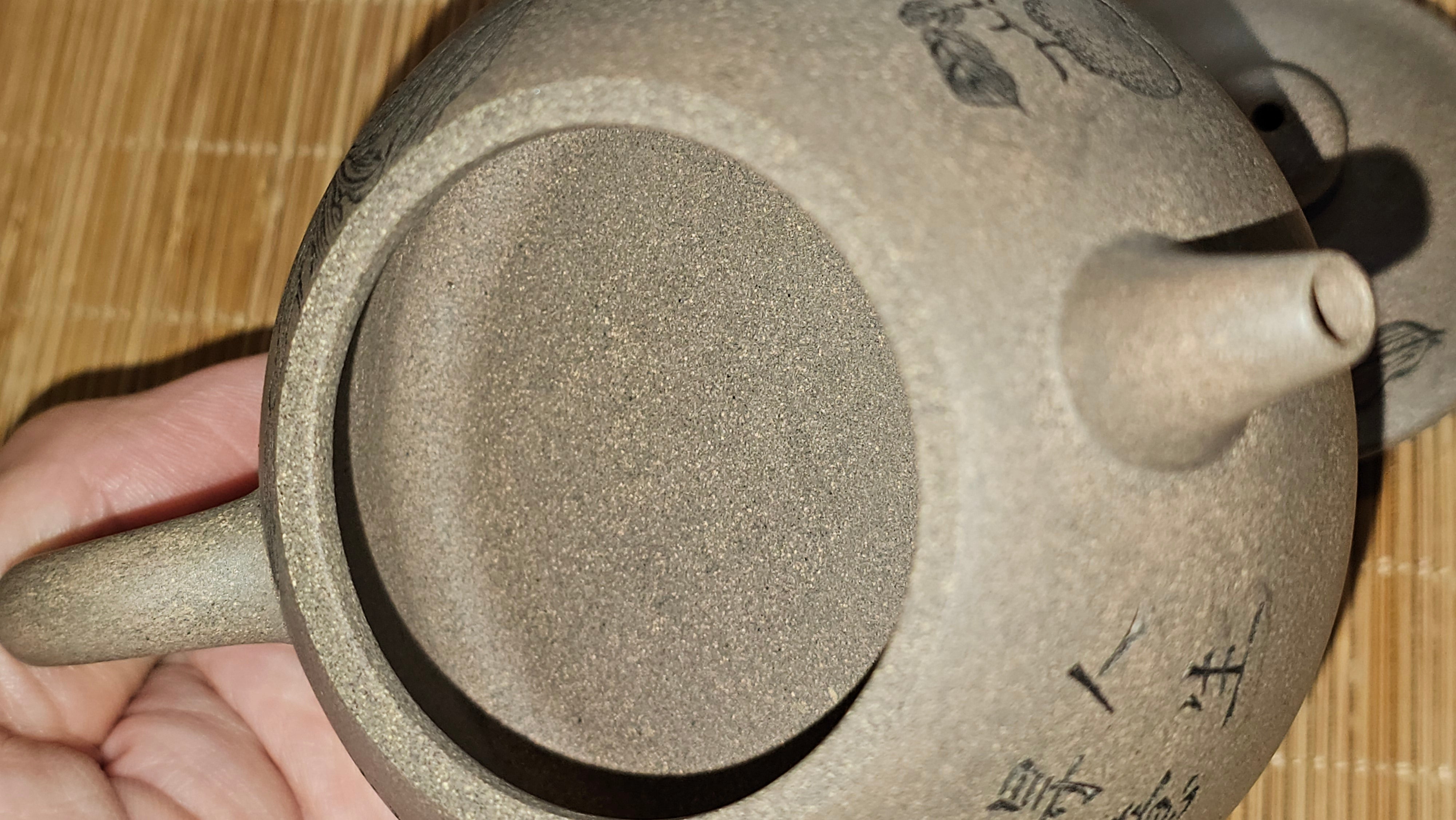 Ban Yue Hu《半月壶》~ "Half Moon Pot", 140.8ml, Qing Hui Duan 青灰段泥, by our Craftsman Zhang Huan 张欢, "Qing Gong Tu" 清供图 Engraving by Craftsman Nan Shan Lao Ren 南山老人 ~ Congratulations to Ms M.L.! 0831hrs 10th August 2025! Phoenix, AZ!