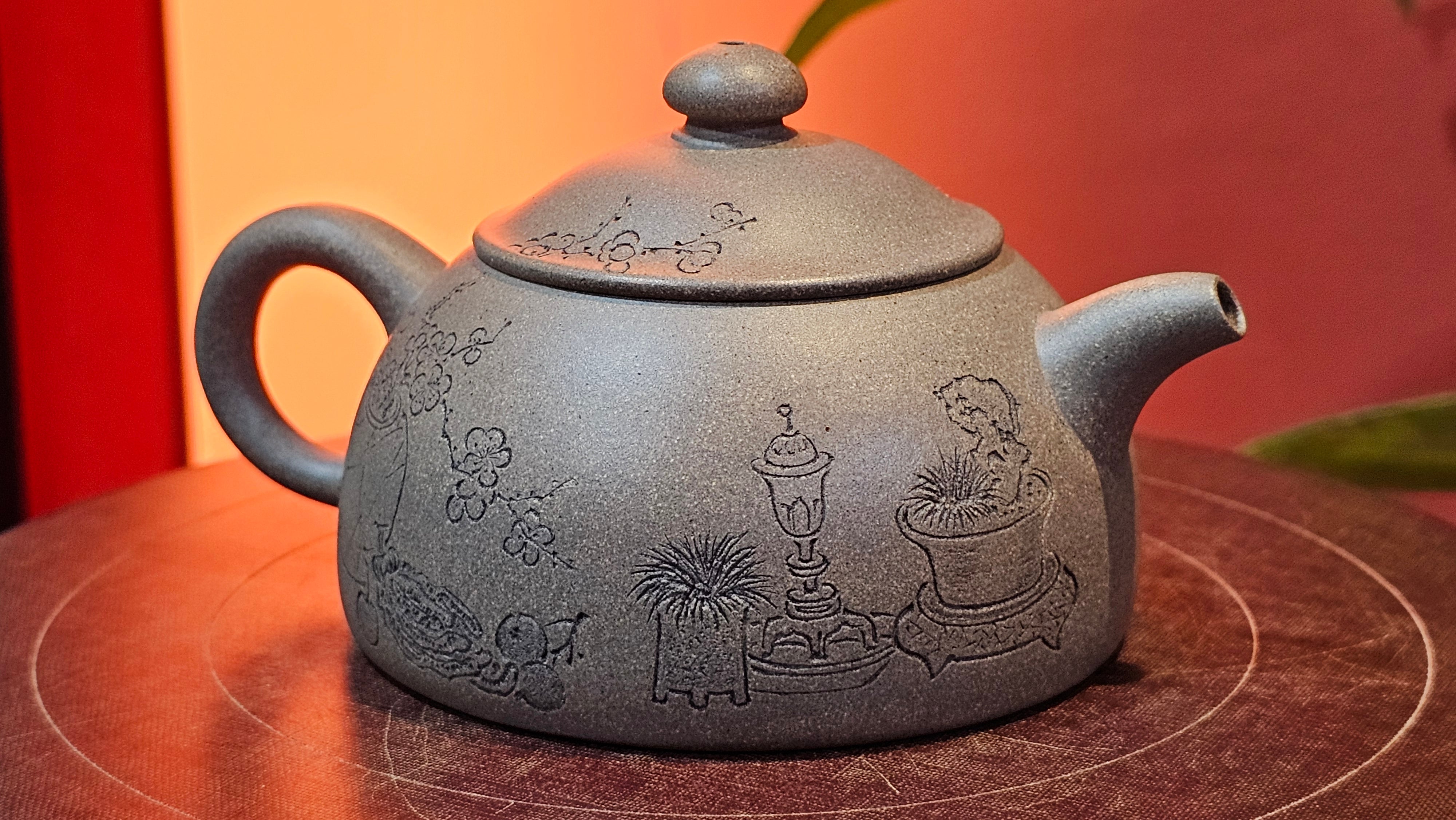 Ban Yue Hu《半月壶》~ "Half Moon Pot", 136.8ml, Qing Hui Duan 青灰段泥, by our Craftsman Zhang Huan 张欢, "Qing Gong Tu" 清供图 Engraving by Craftsman Nan Shan Lao Ren 南山老人 ~ Congratulations to Ms J.C.! 1243hrs 10th August 2025, Los Angeles, CA!