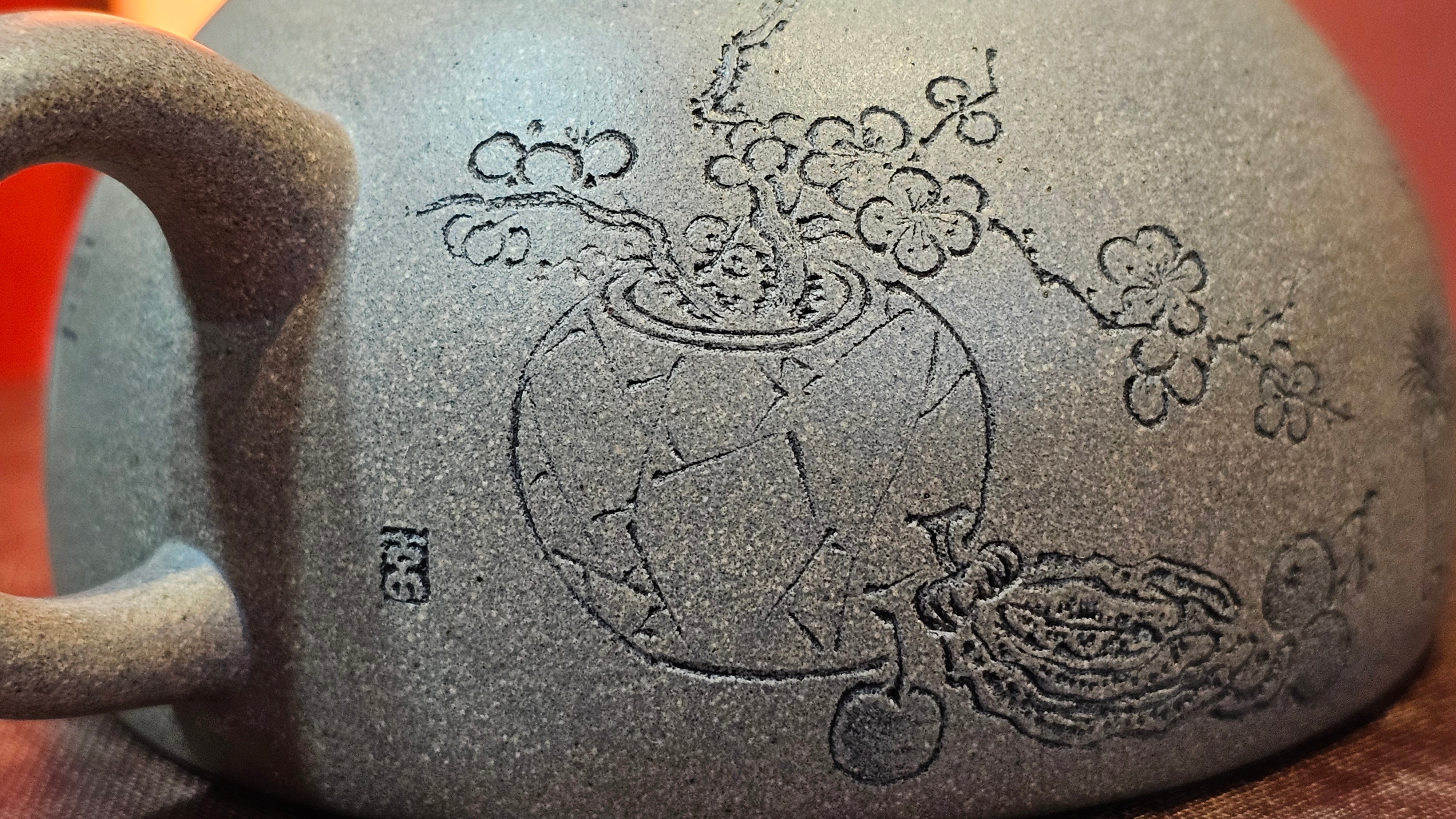 Ban Yue Hu《半月壶》~ "Half Moon Pot", 136.8ml, Qing Hui Duan 青灰段泥, by our Craftsman Zhang Huan 张欢, "Qing Gong Tu" 清供图 Engraving by Craftsman Nan Shan Lao Ren 南山老人 ~ Congratulations to Ms J.C.! 1243hrs 10th August 2025, Los Angeles, CA!