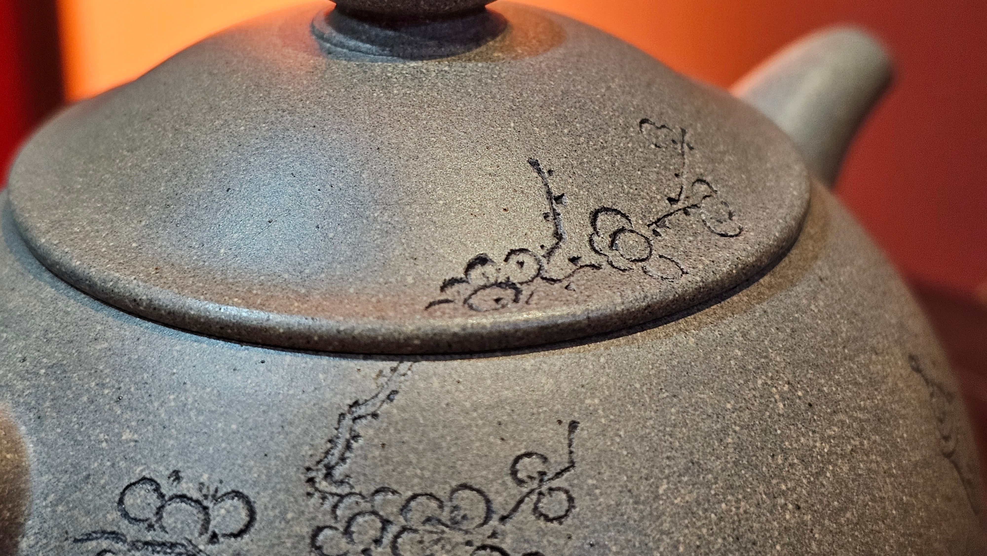 Ban Yue Hu《半月壶》~ "Half Moon Pot", 136.8ml, Qing Hui Duan 青灰段泥, by our Craftsman Zhang Huan 张欢, "Qing Gong Tu" 清供图 Engraving by Craftsman Nan Shan Lao Ren 南山老人 ~ Congratulations to Ms J.C.! 1243hrs 10th August 2025, Los Angeles, CA!