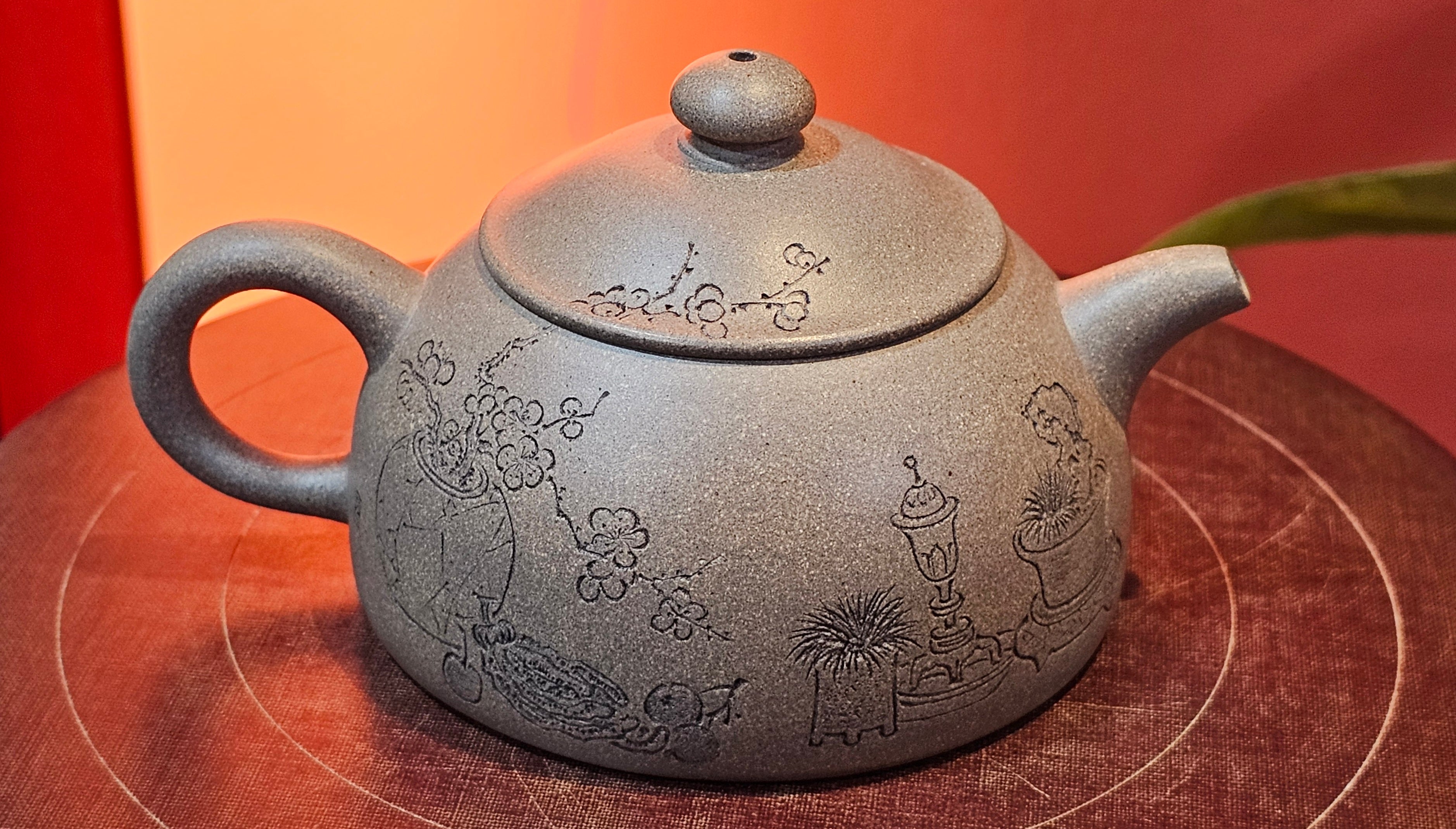 Ban Yue Hu《半月壶》~ "Half Moon Pot", 136.8ml, Qing Hui Duan 青灰段泥, by our Craftsman Zhang Huan 张欢, "Qing Gong Tu" 清供图 Engraving by Craftsman Nan Shan Lao Ren 南山老人 ~ Congratulations to Ms J.C.! 1243hrs 10th August 2025, Los Angeles, CA!