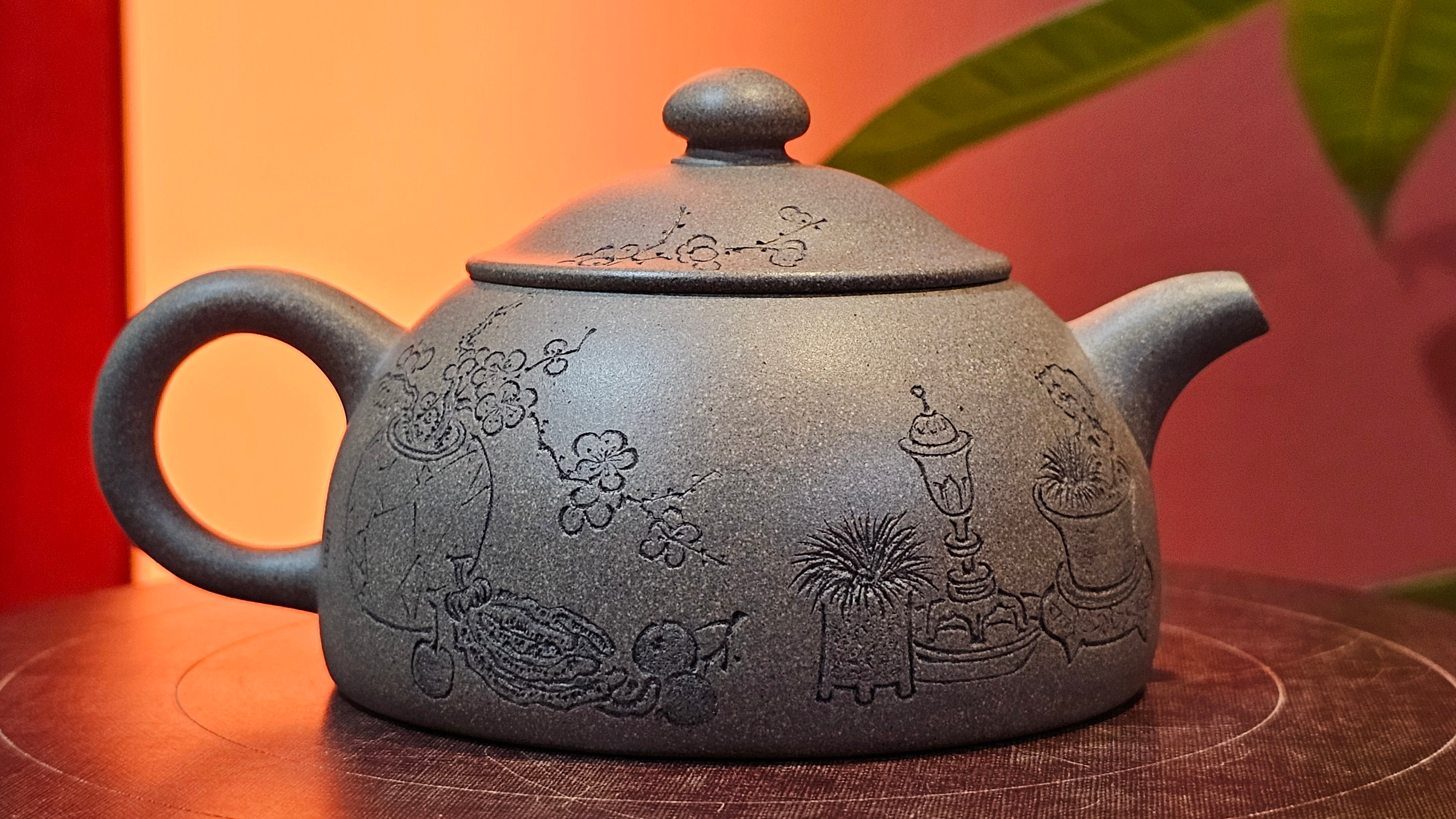 Ban Yue Hu《半月壶》~ "Half Moon Pot", 136.8ml, Qing Hui Duan 青灰段泥, by our Craftsman Zhang Huan 张欢, "Qing Gong Tu" 清供图 Engraving by Craftsman Nan Shan Lao Ren 南山老人 ~ Congratulations to Ms J.C.! 1243hrs 10th August 2025, Los Angeles, CA!