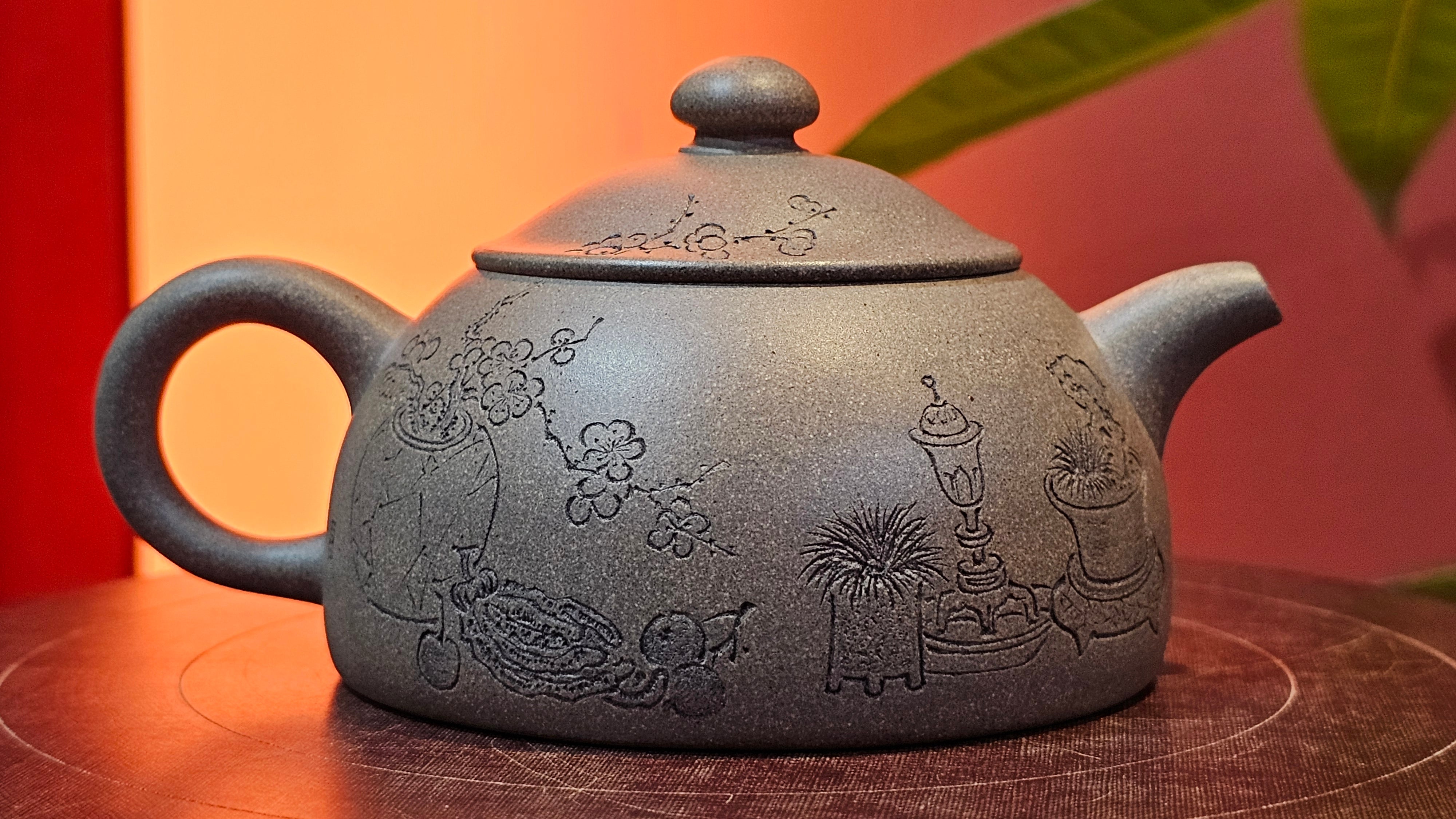 Ban Yue Hu《半月壶》~ "Half Moon Pot", 136.8ml, Qing Hui Duan 青灰段泥, by our Craftsman Zhang Huan 张欢, "Qing Gong Tu" 清供图 Engraving by Craftsman Nan Shan Lao Ren 南山老人 ~ Congratulations to Ms J.C.! 1243hrs 10th August 2025, Los Angeles, CA!