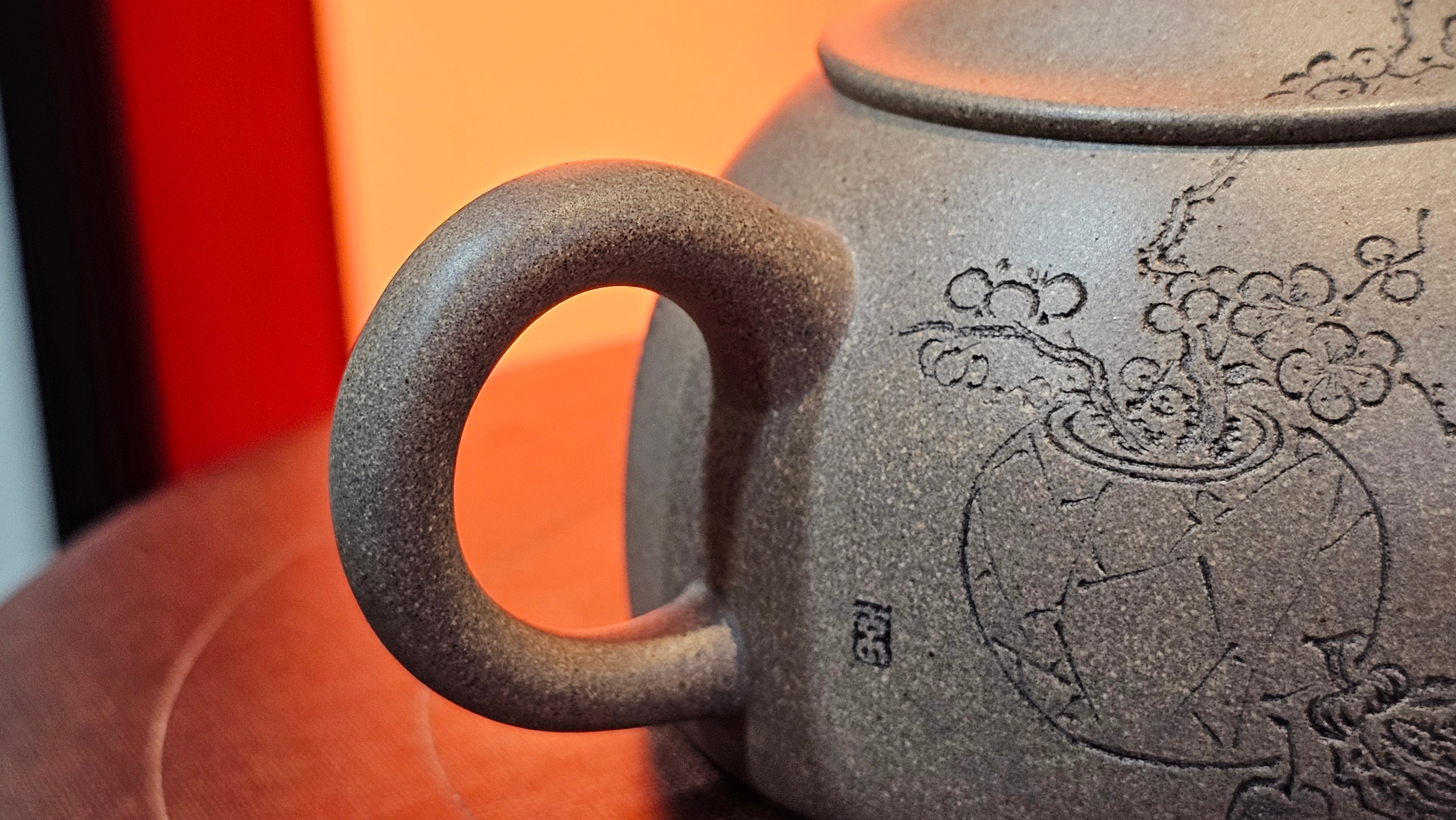 Ban Yue Hu《半月壶》~ "Half Moon Pot", 136.8ml, Qing Hui Duan 青灰段泥, by our Craftsman Zhang Huan 张欢, "Qing Gong Tu" 清供图 Engraving by Craftsman Nan Shan Lao Ren 南山老人 ~ Congratulations to Ms J.C.! 1243hrs 10th August 2025, Los Angeles, CA!