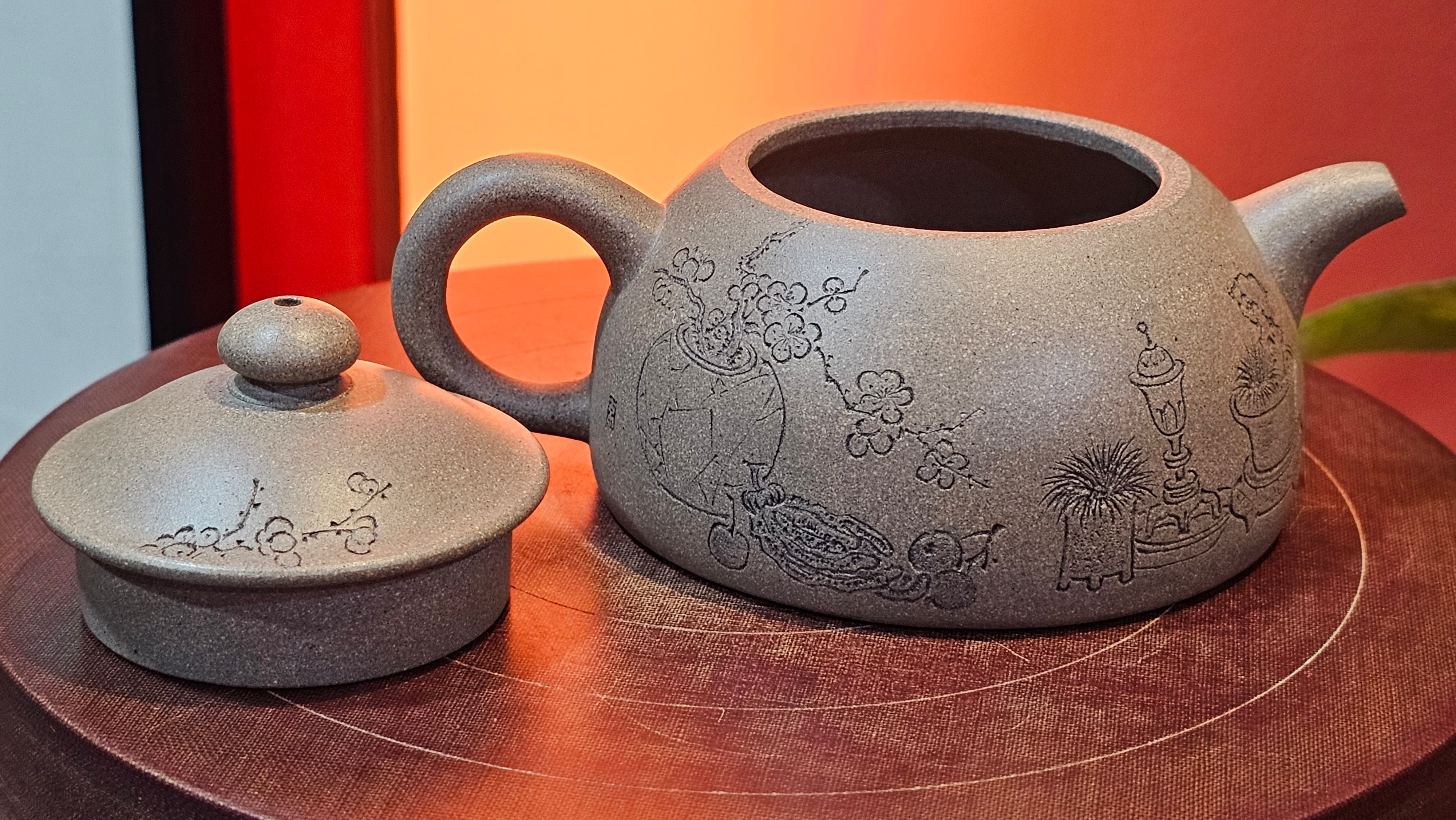 Ban Yue Hu《半月壶》~ "Half Moon Pot", 136.8ml, Qing Hui Duan 青灰段泥, by our Craftsman Zhang Huan 张欢, "Qing Gong Tu" 清供图 Engraving by Craftsman Nan Shan Lao Ren 南山老人 ~ Congratulations to Ms J.C.! 1243hrs 10th August 2025, Los Angeles, CA!