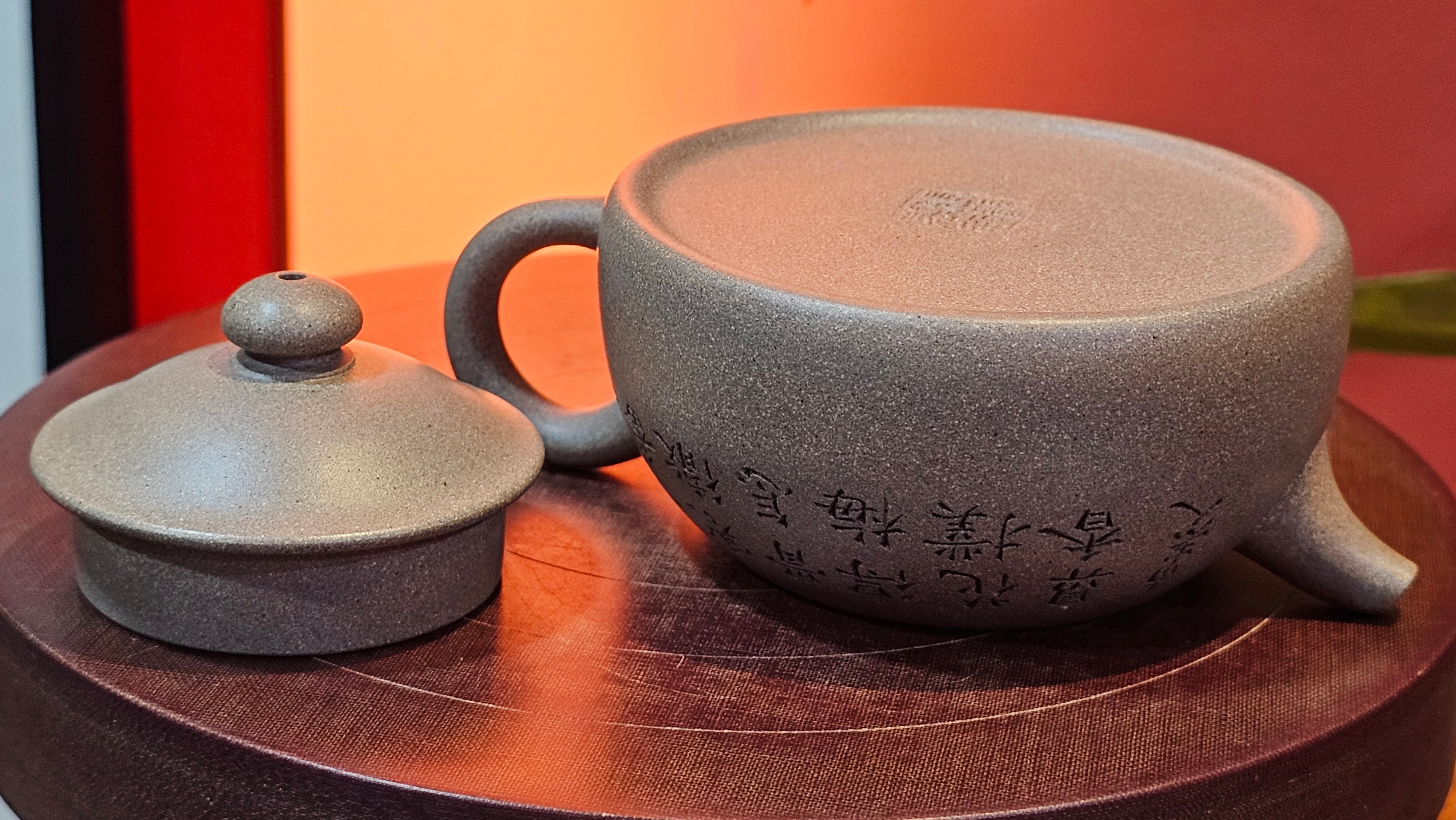 Ban Yue Hu《半月壶》~ "Half Moon Pot", 136.8ml, Qing Hui Duan 青灰段泥, by our Craftsman Zhang Huan 张欢, "Qing Gong Tu" 清供图 Engraving by Craftsman Nan Shan Lao Ren 南山老人 ~ Congratulations to Ms J.C.! 1243hrs 10th August 2025, Los Angeles, CA!
