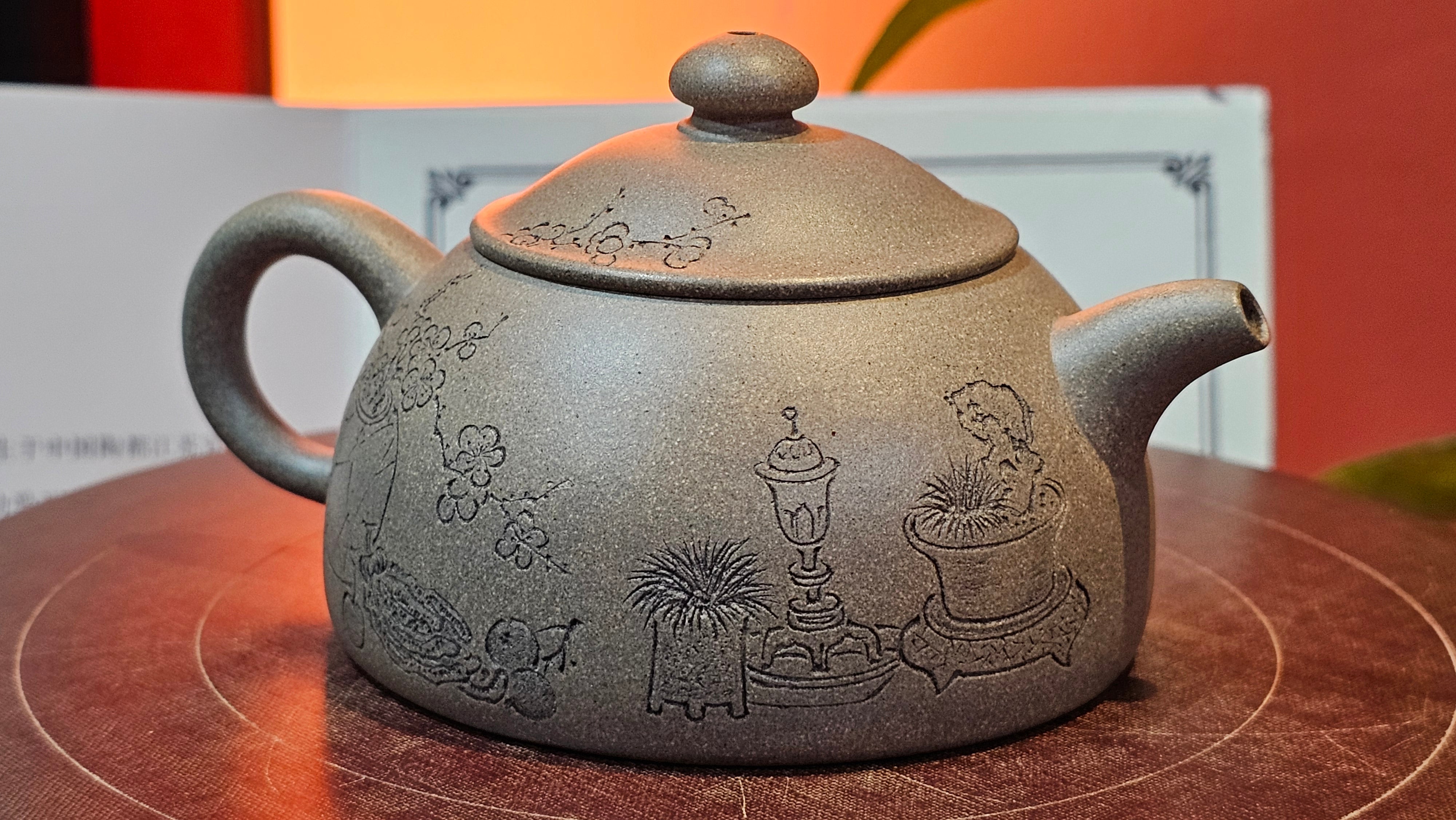 Ban Yue Hu《半月壶》~ "Half Moon Pot", 136.8ml, Qing Hui Duan 青灰段泥, by our Craftsman Zhang Huan 张欢, "Qing Gong Tu" 清供图 Engraving by Craftsman Nan Shan Lao Ren 南山老人 ~ Congratulations to Ms J.C.! 1243hrs 10th August 2025, Los Angeles, CA!