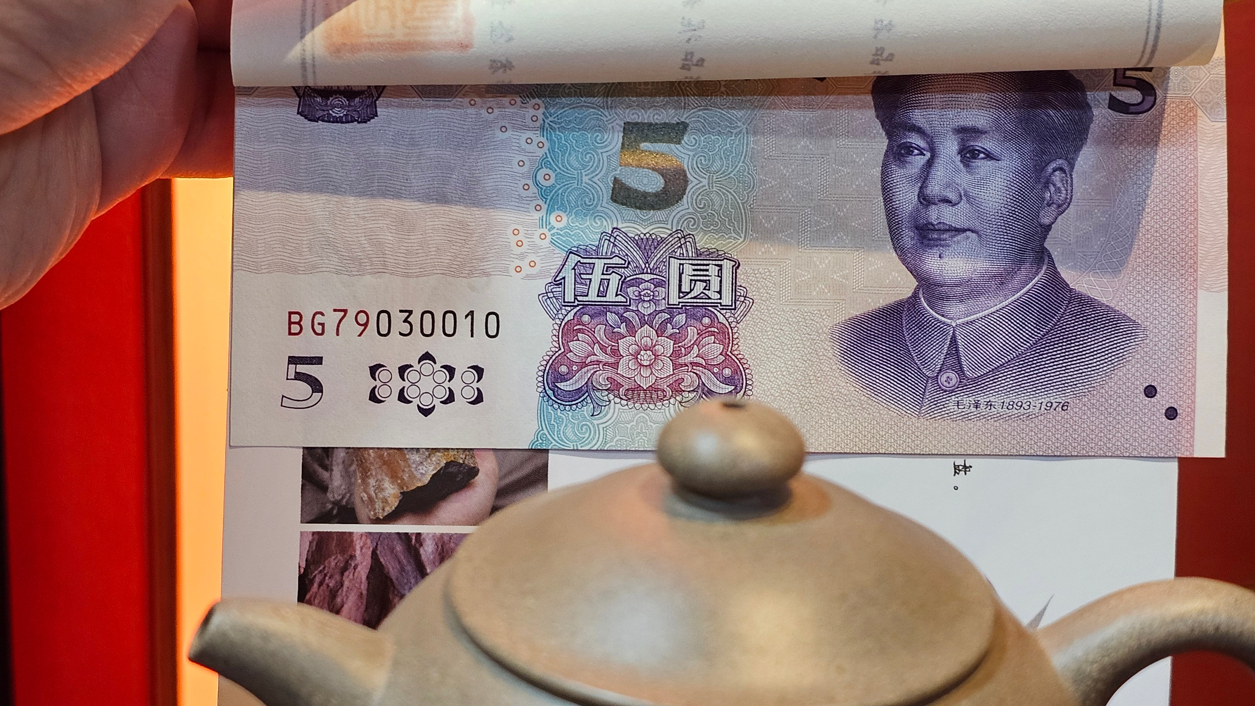 Ban Yue Hu《半月壶》~ "Half Moon Pot", 136.8ml, Qing Hui Duan 青灰段泥, by our Craftsman Zhang Huan 张欢, "Qing Gong Tu" 清供图 Engraving by Craftsman Nan Shan Lao Ren 南山老人 ~ Congratulations to Ms J.C.! 1243hrs 10th August 2025, Los Angeles, CA!