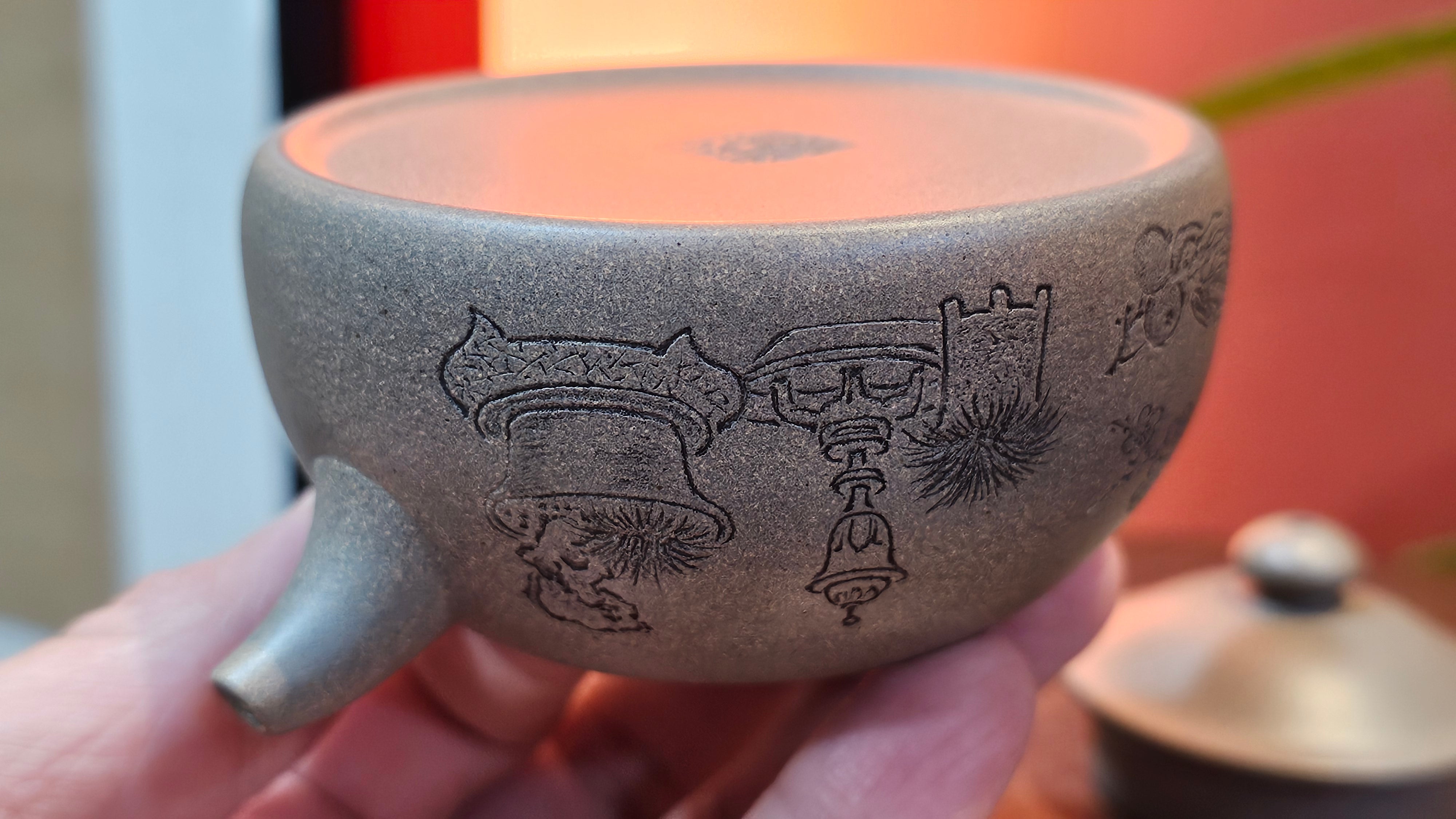 Ban Yue Hu《半月壶》~ "Half Moon Pot", 136.8ml, Qing Hui Duan 青灰段泥, by our Craftsman Zhang Huan 张欢, "Qing Gong Tu" 清供图 Engraving by Craftsman Nan Shan Lao Ren 南山老人 ~ Congratulations to Ms J.C.! 1243hrs 10th August 2025, Los Angeles, CA!