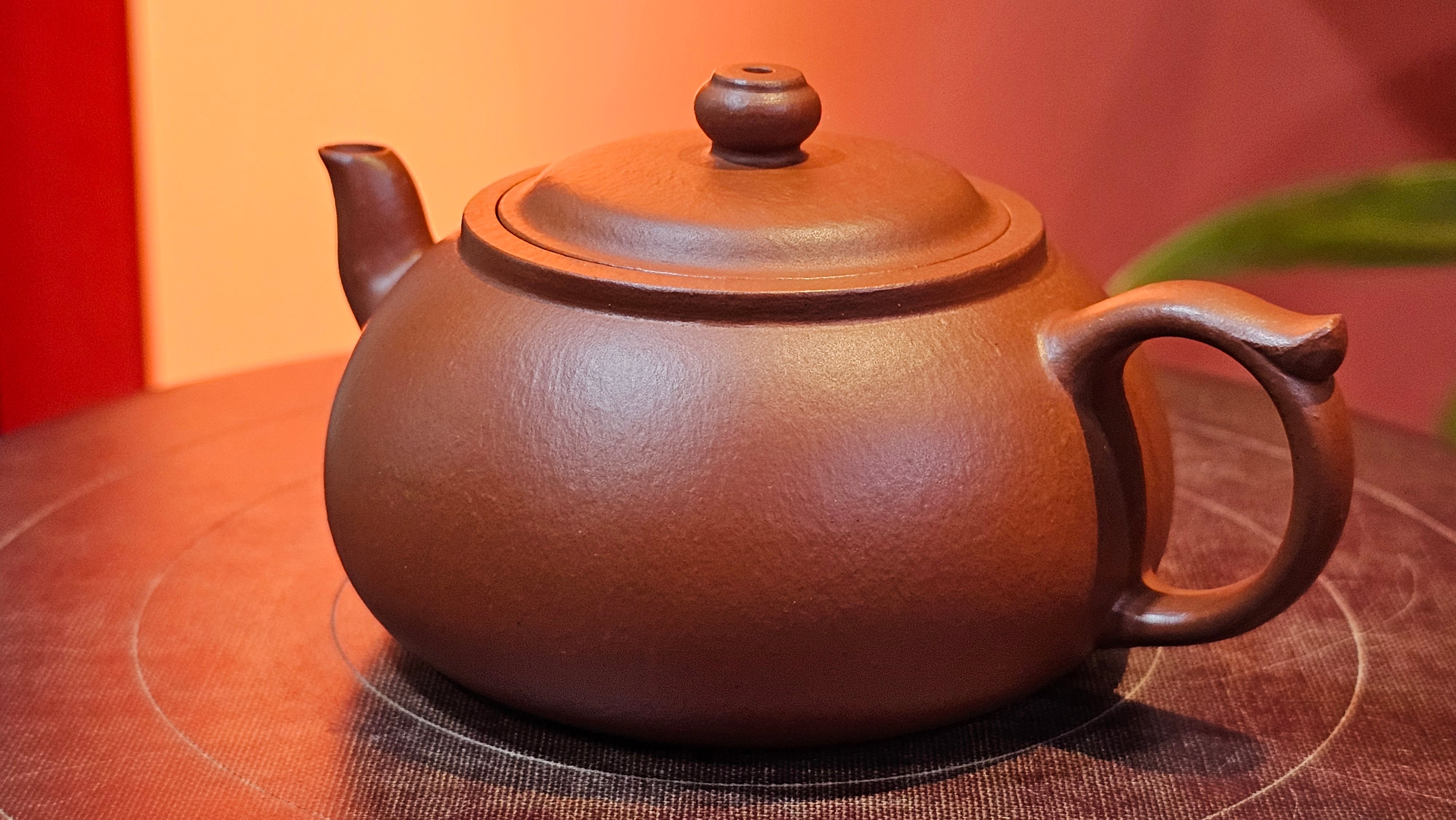 Guan Bo 观博, 94.6ml, Xiao Mei Yao Zhu Ni 小煤窑朱泥 by our Collaborative Craftsman Zhai Yi Yao 翟一耀。