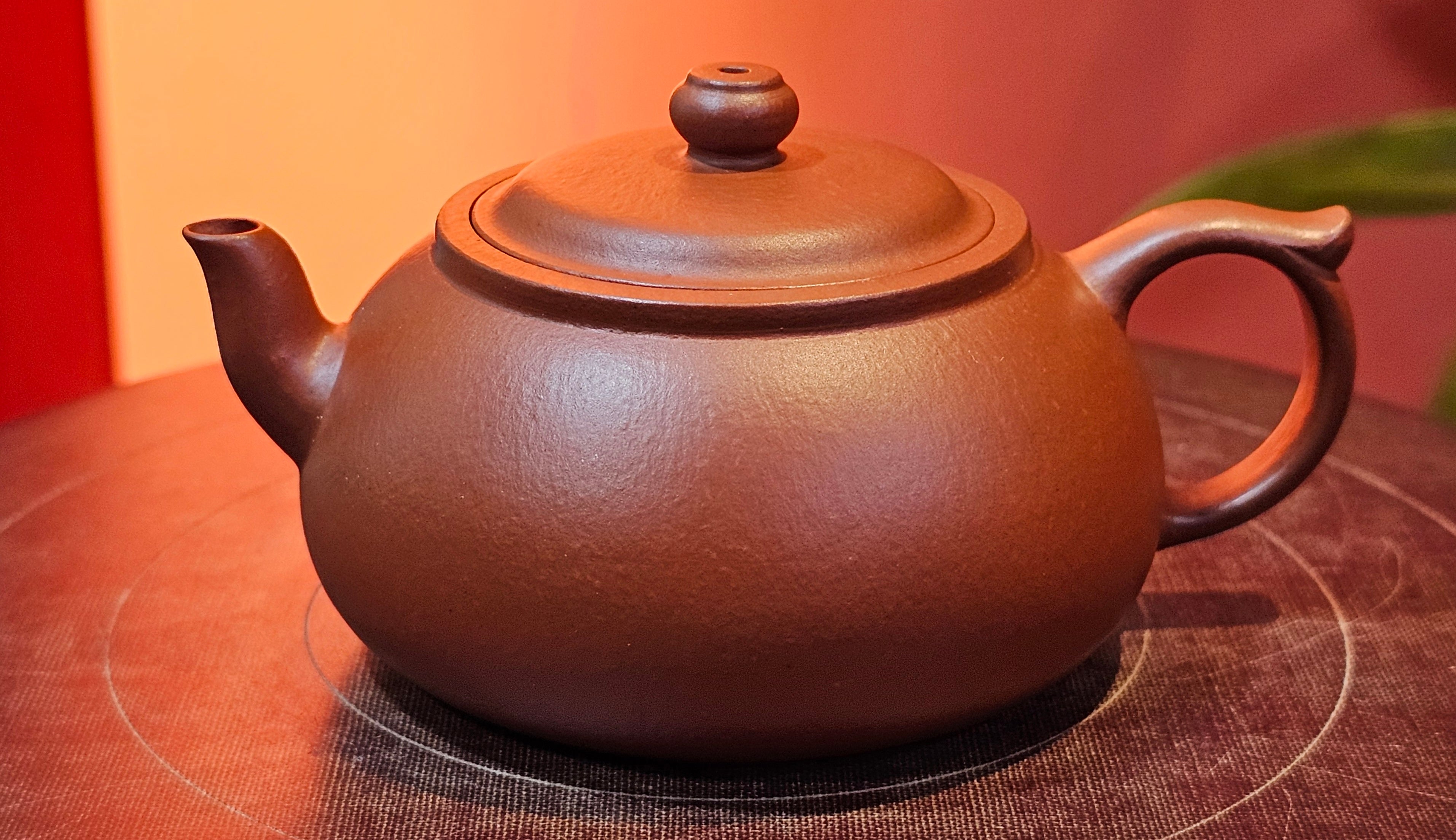 Guan Bo 观博, 94.6ml, Xiao Mei Yao Zhu Ni 小煤窑朱泥 by our Collaborative Craftsman Zhai Yi Yao 翟一耀。