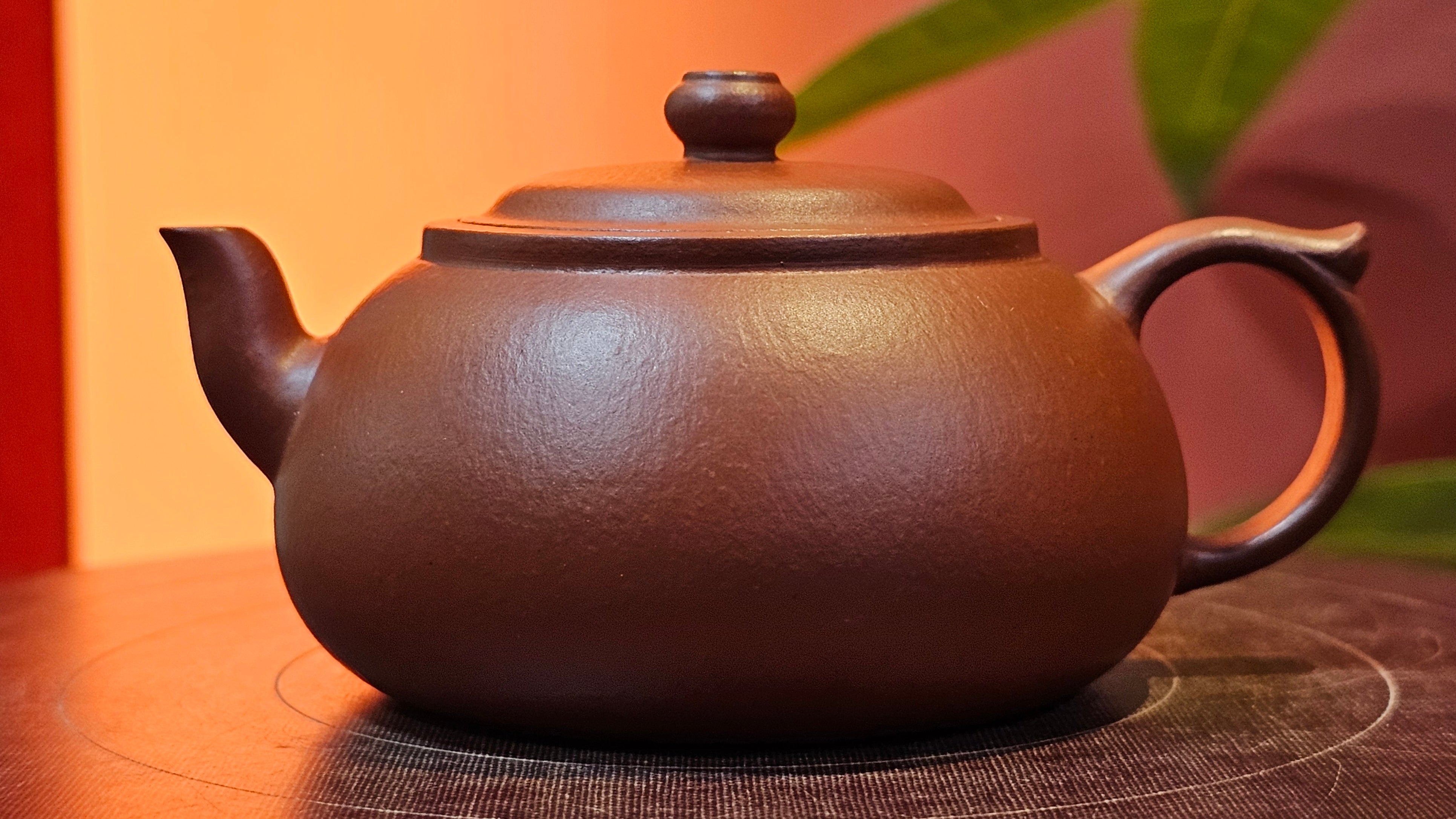 Guan Bo 观博, 94.6ml, Xiao Mei Yao Zhu Ni 小煤窑朱泥 by our Collaborative Craftsman Zhai Yi Yao 翟一耀。