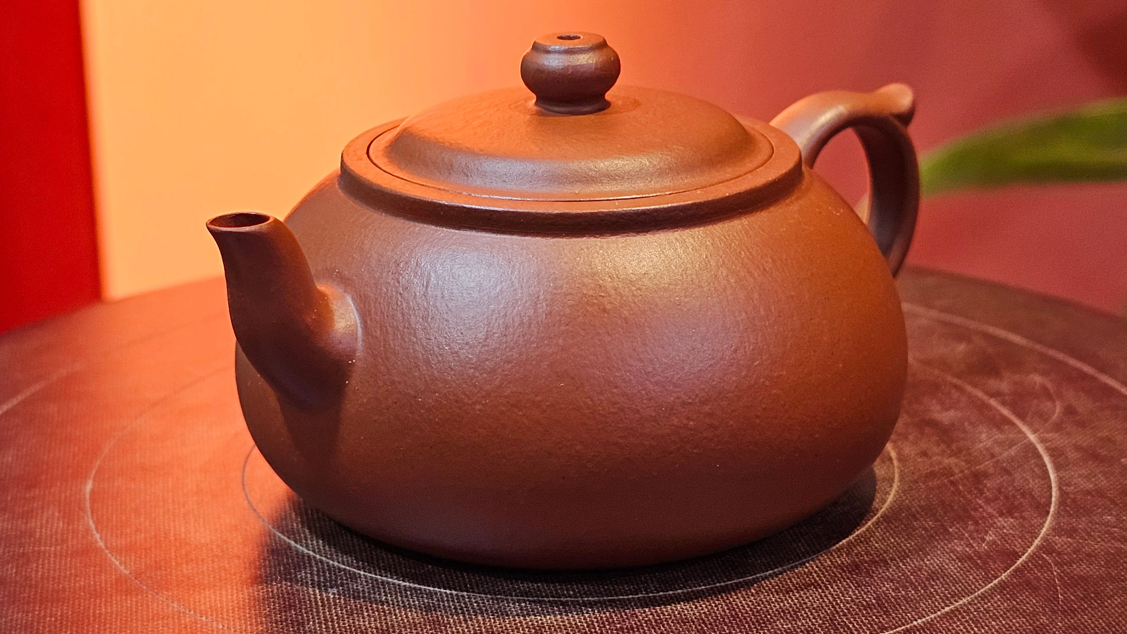 Guan Bo 观博, 94.6ml, Xiao Mei Yao Zhu Ni 小煤窑朱泥 by our Collaborative Craftsman Zhai Yi Yao 翟一耀。