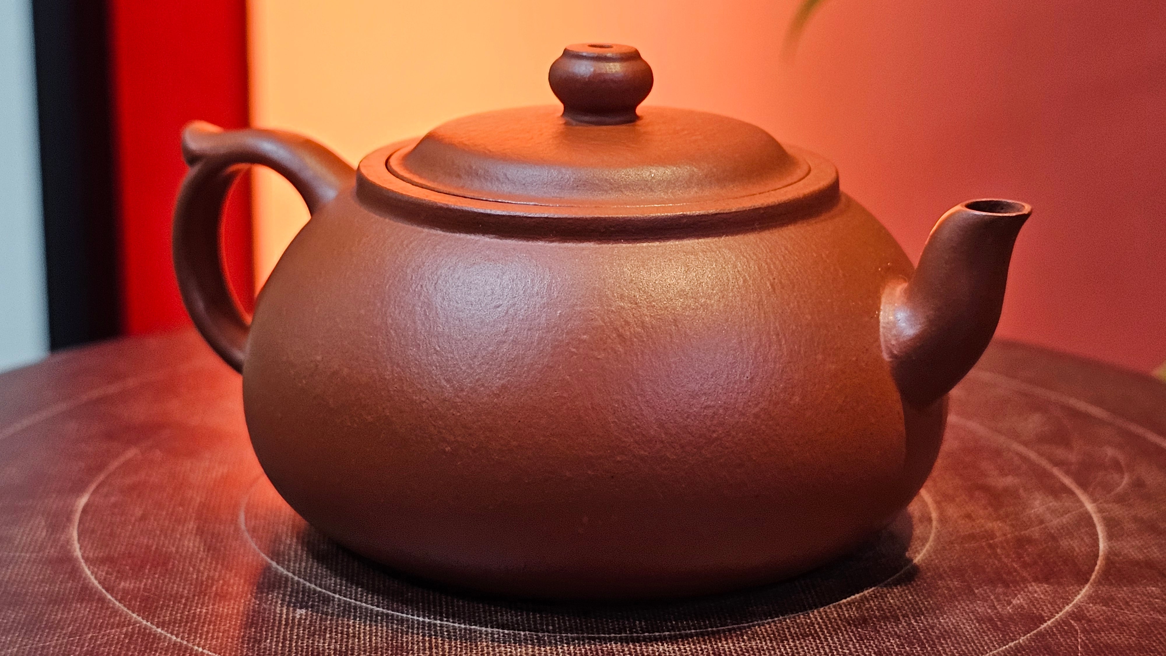 Guan Bo 观博, 94.6ml, Xiao Mei Yao Zhu Ni 小煤窑朱泥 by our Collaborative Craftsman Zhai Yi Yao 翟一耀。