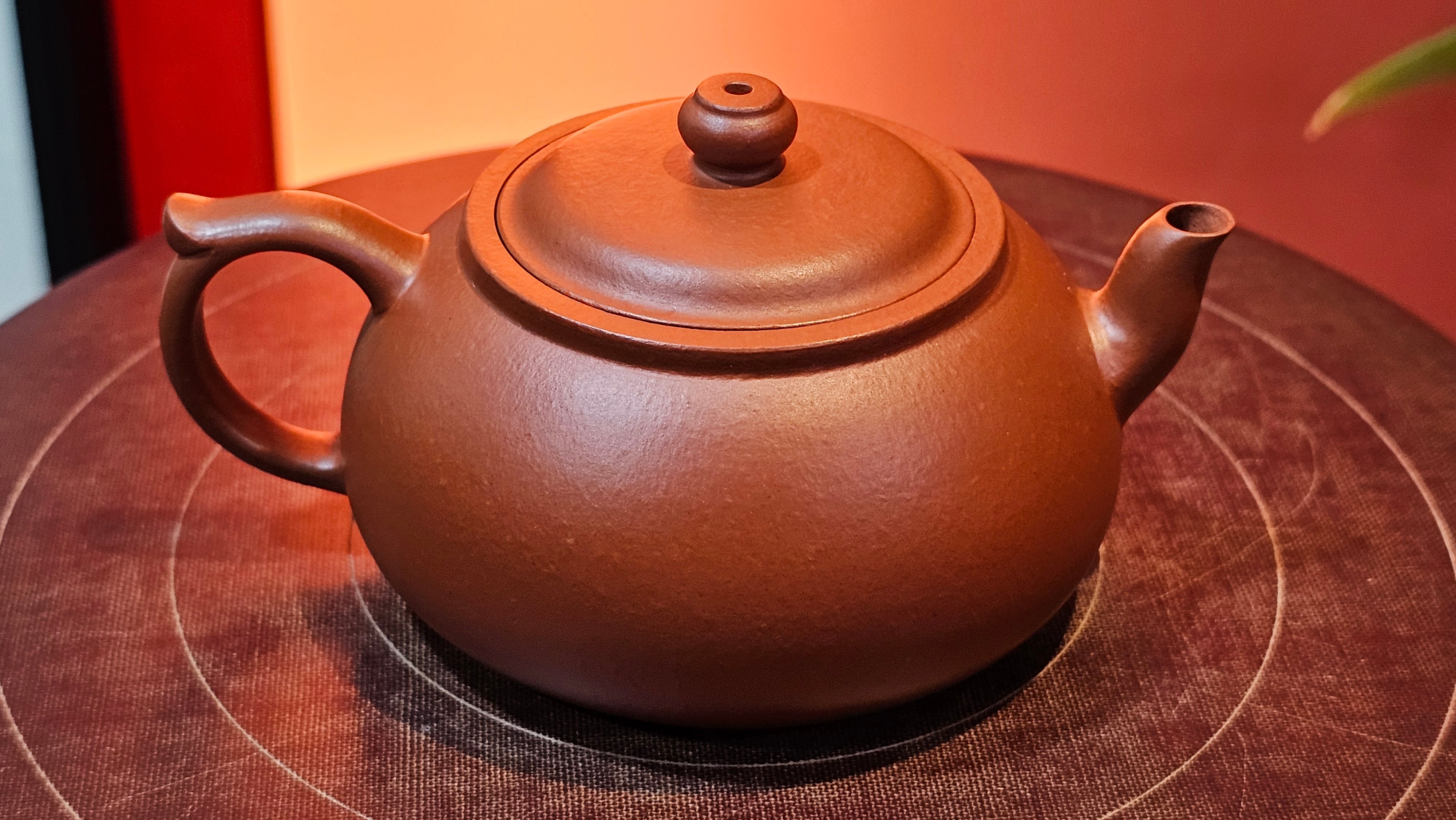 Guan Bo 观博, 94.6ml, Xiao Mei Yao Zhu Ni 小煤窑朱泥 by our Collaborative Craftsman Zhai Yi Yao 翟一耀。