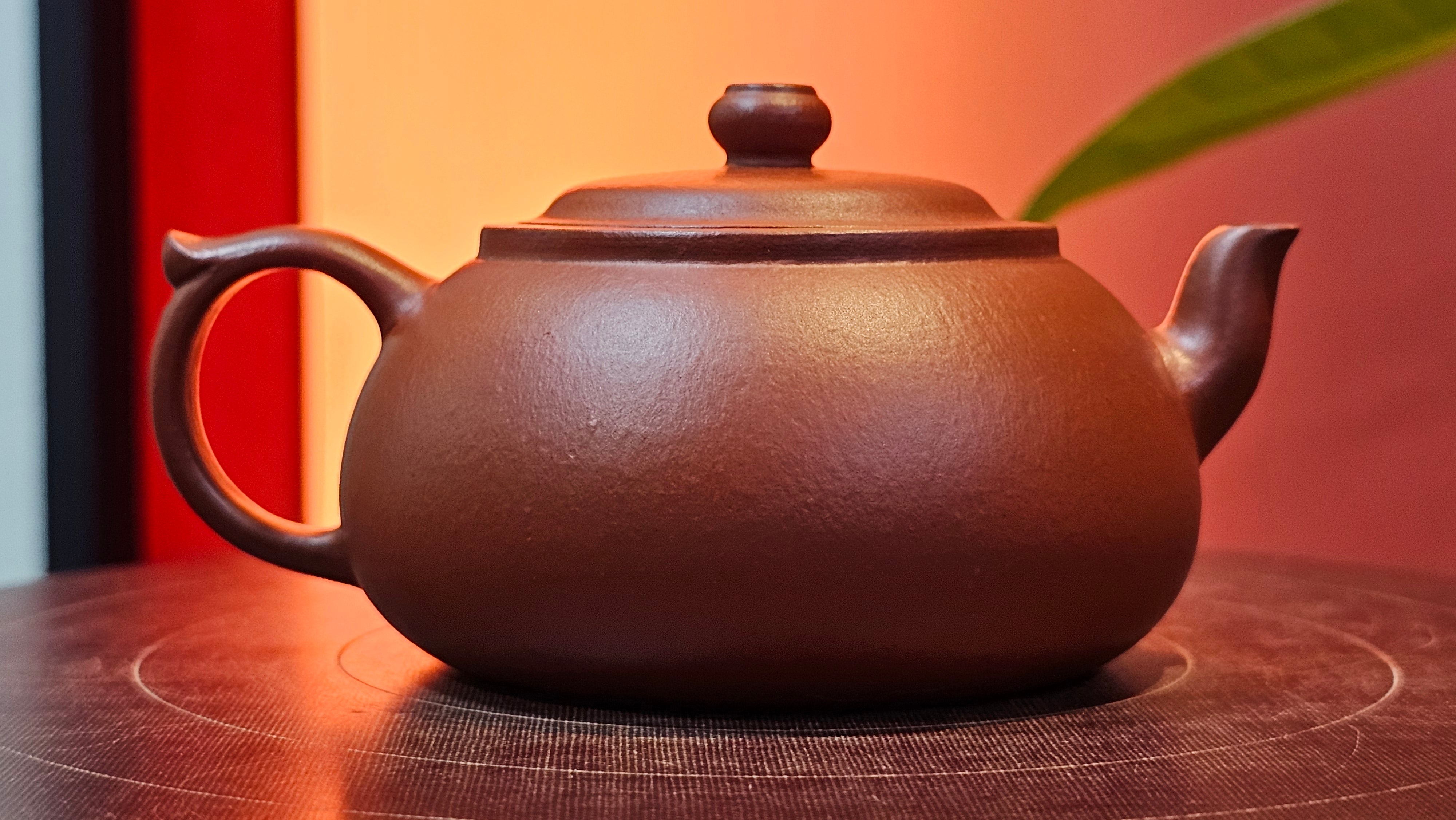 Guan Bo 观博, 94.6ml, Xiao Mei Yao Zhu Ni 小煤窑朱泥 by our Collaborative Craftsman Zhai Yi Yao 翟一耀。