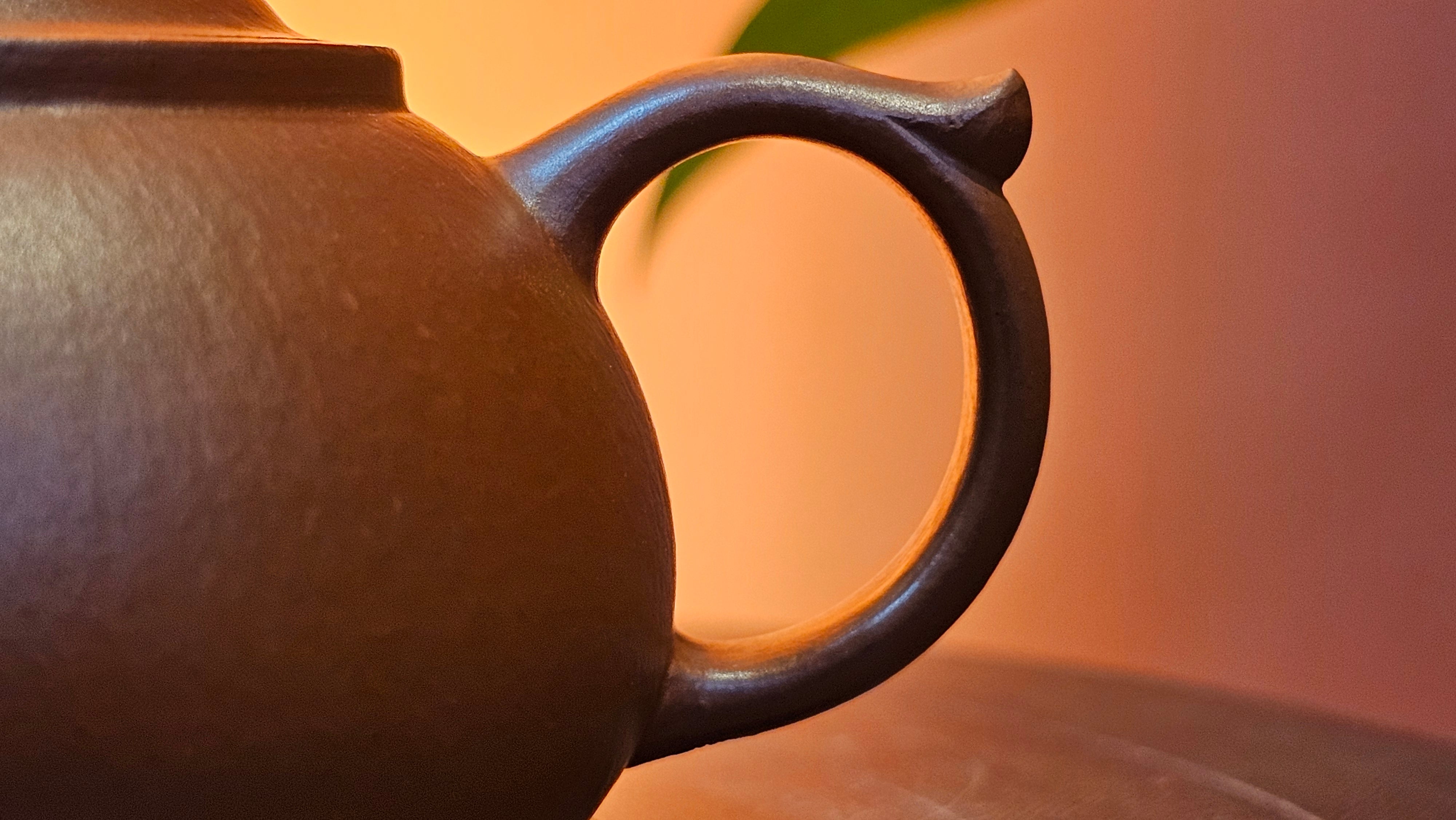 Guan Bo 观博, 94.6ml, Xiao Mei Yao Zhu Ni 小煤窑朱泥 by our Collaborative Craftsman Zhai Yi Yao 翟一耀。