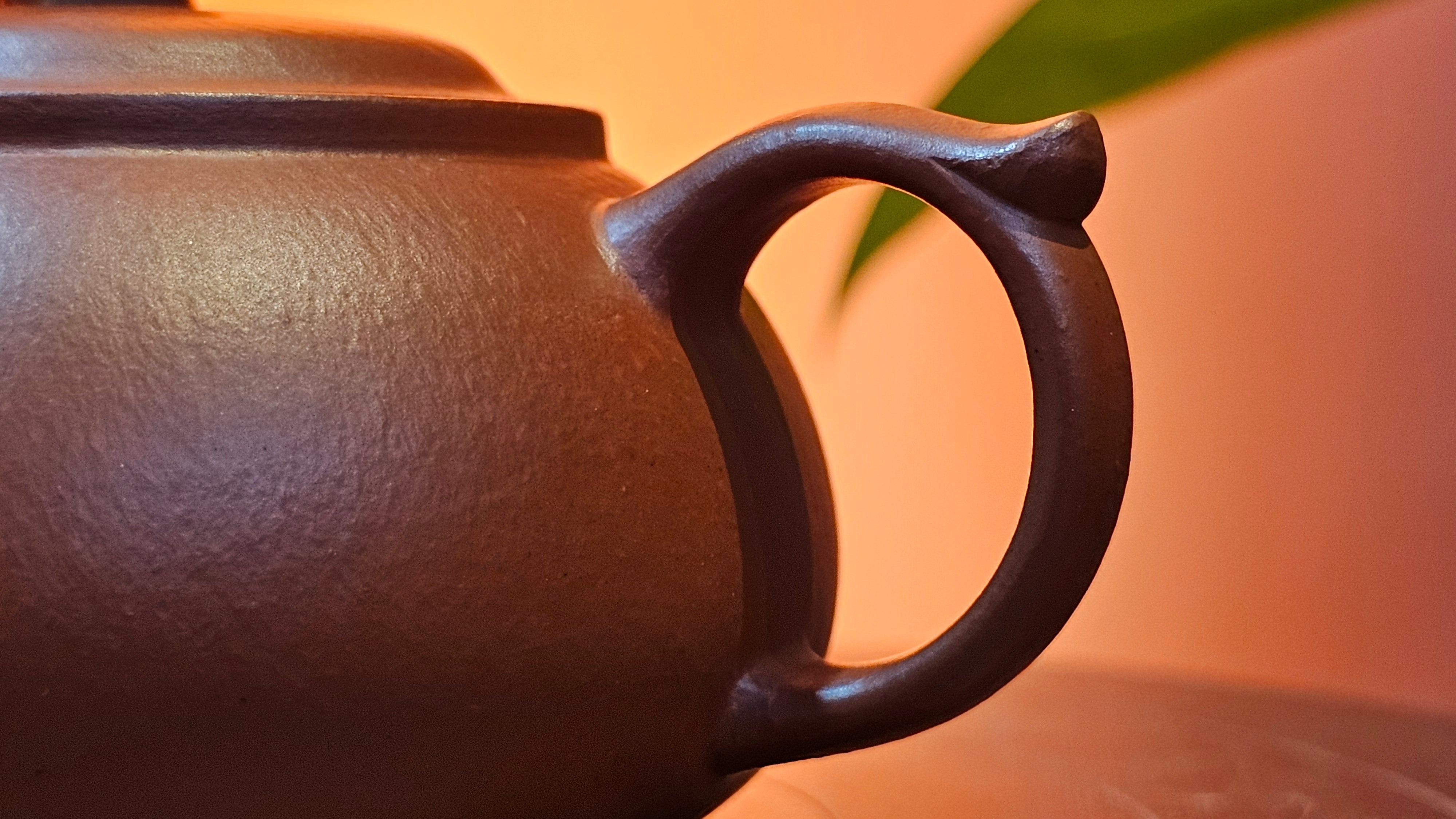 Guan Bo 观博, 94.6ml, Xiao Mei Yao Zhu Ni 小煤窑朱泥 by our Collaborative Craftsman Zhai Yi Yao 翟一耀。