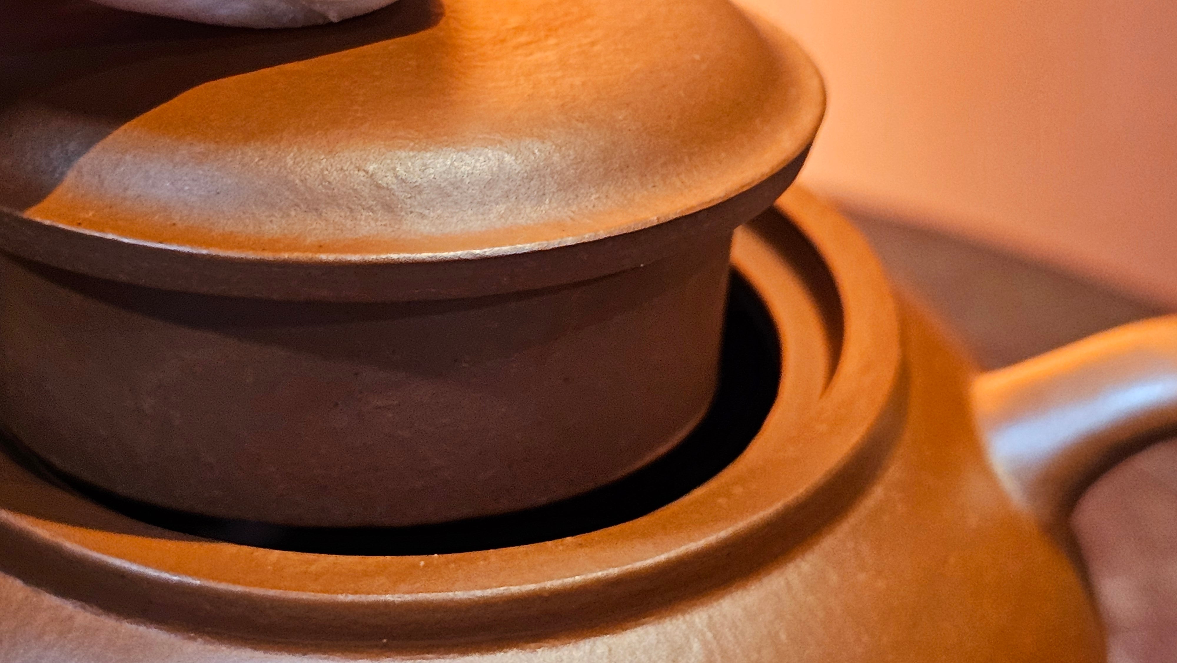 Guan Bo 观博, 94.6ml, Xiao Mei Yao Zhu Ni 小煤窑朱泥 by our Collaborative Craftsman Zhai Yi Yao 翟一耀。