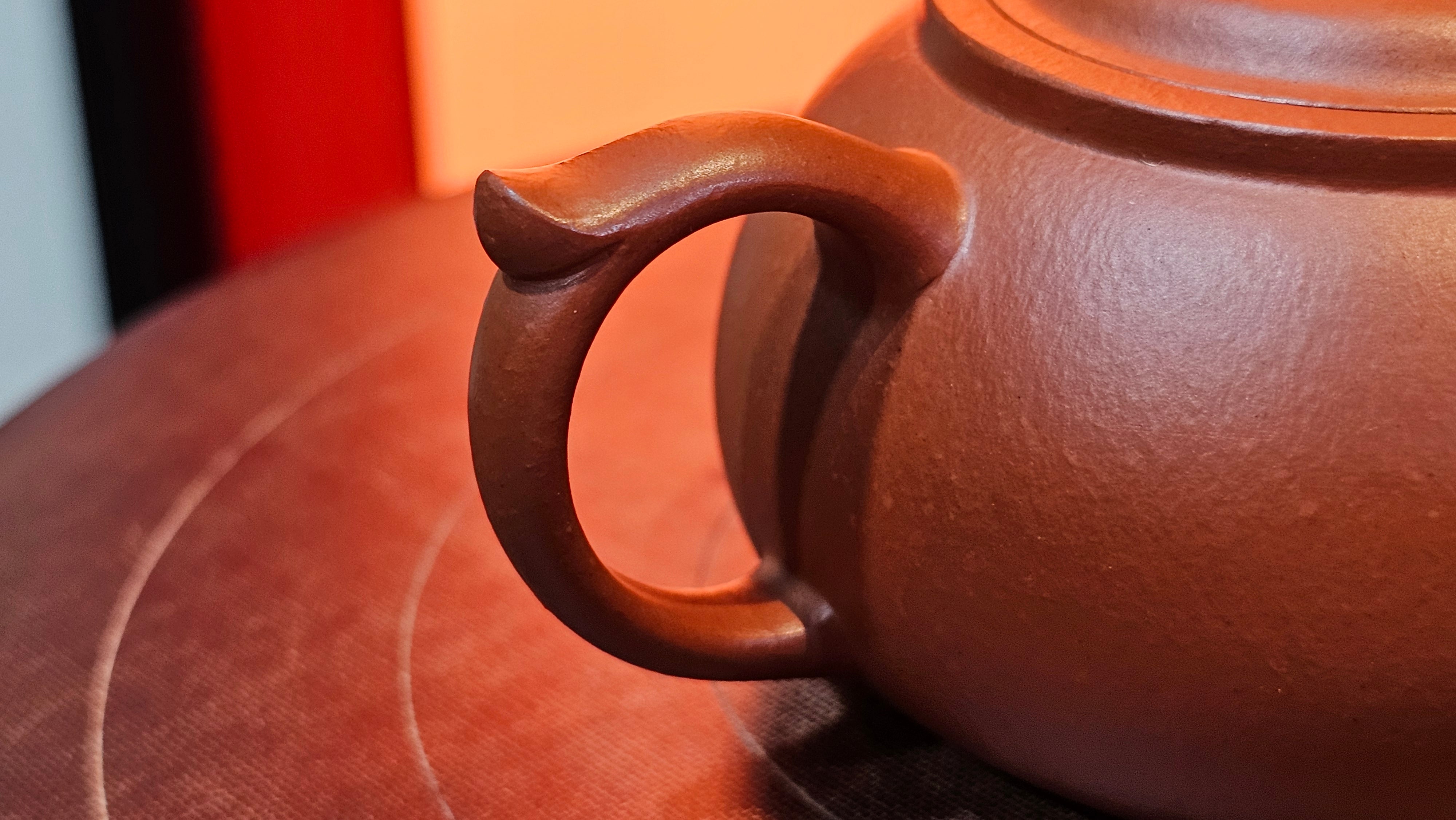 Guan Bo 观博, 94.6ml, Xiao Mei Yao Zhu Ni 小煤窑朱泥 by our Collaborative Craftsman Zhai Yi Yao 翟一耀。