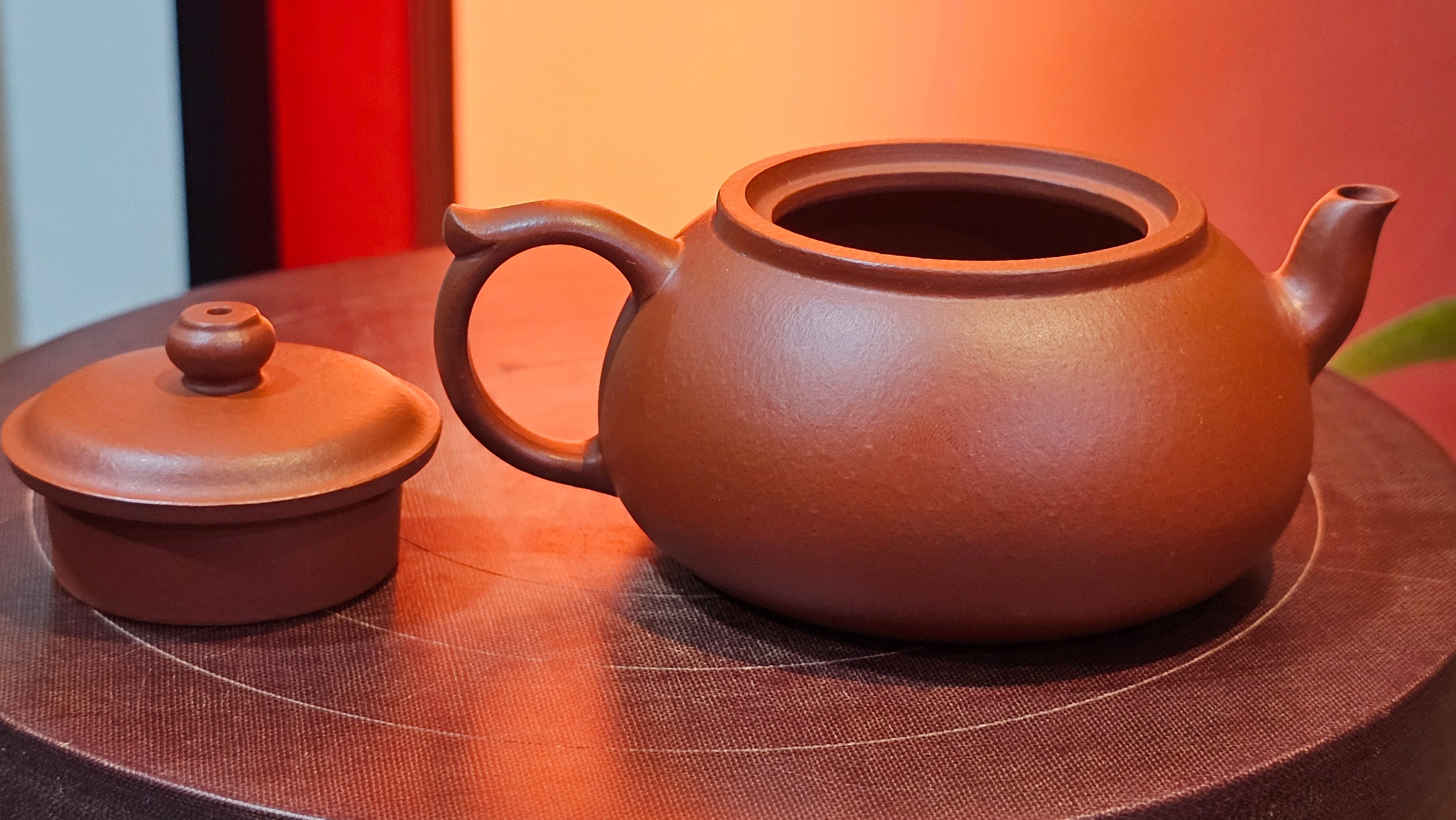 Guan Bo 观博, 94.6ml, Xiao Mei Yao Zhu Ni 小煤窑朱泥 by our Collaborative Craftsman Zhai Yi Yao 翟一耀。