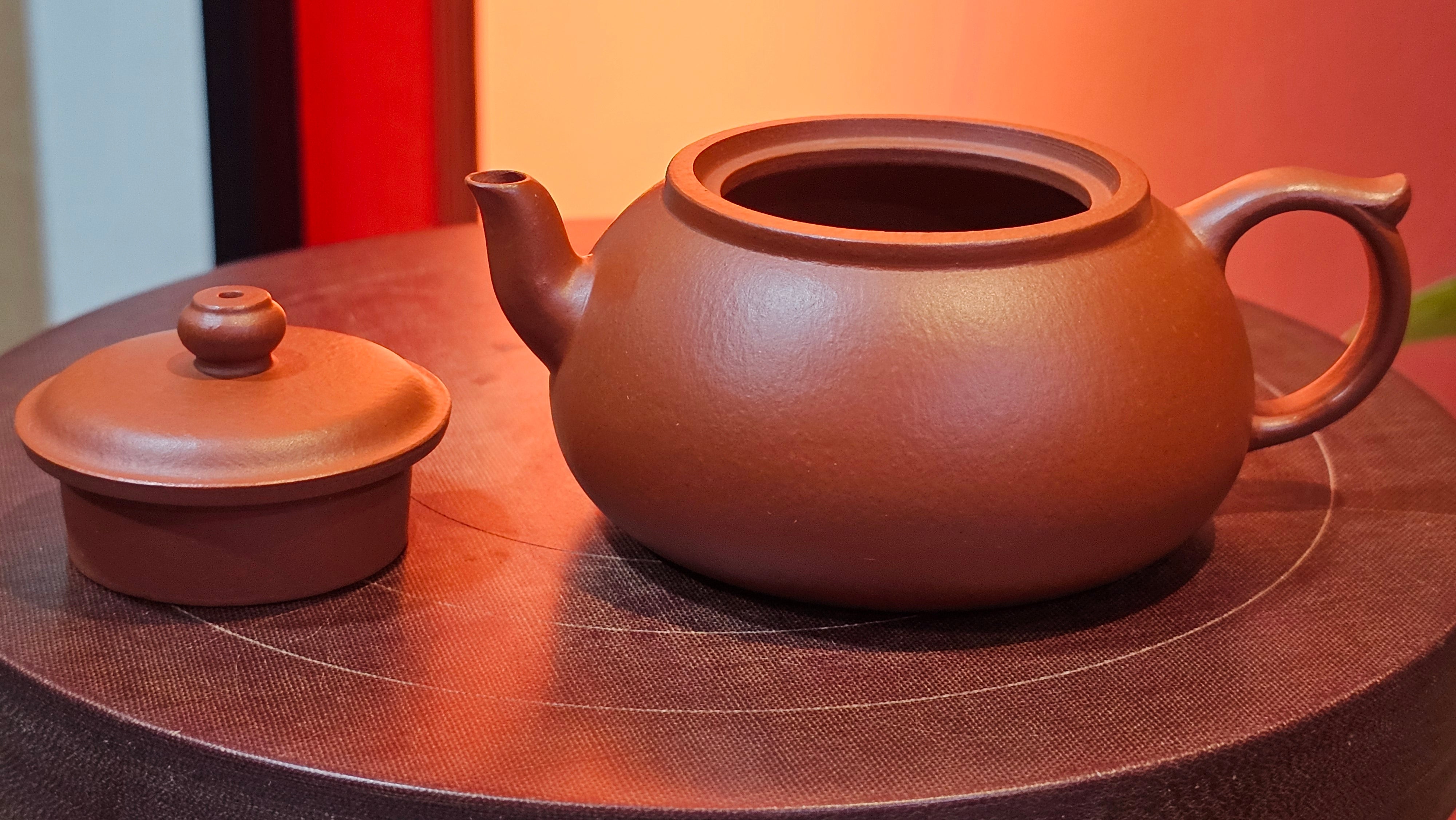 Guan Bo 观博, 94.6ml, Xiao Mei Yao Zhu Ni 小煤窑朱泥 by our Collaborative Craftsman Zhai Yi Yao 翟一耀。